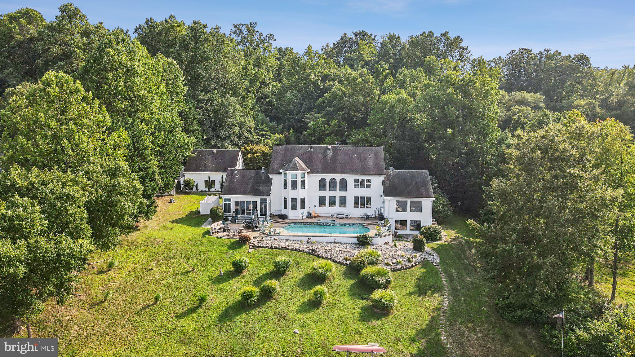 WILLIAMSBURG ON THE POTOMAC - Residential