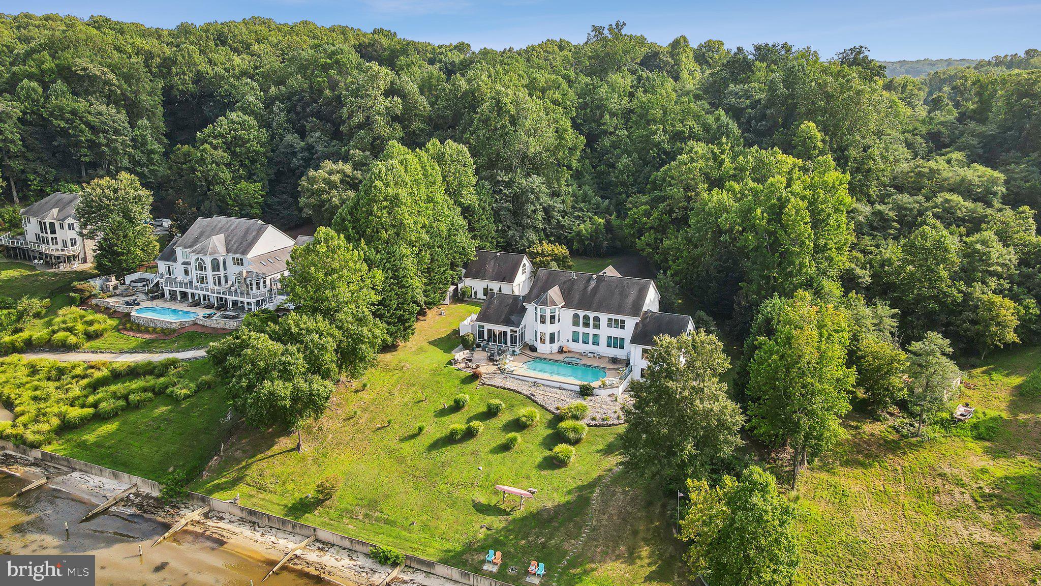 WILLIAMSBURG ON THE POTOMAC - Residential