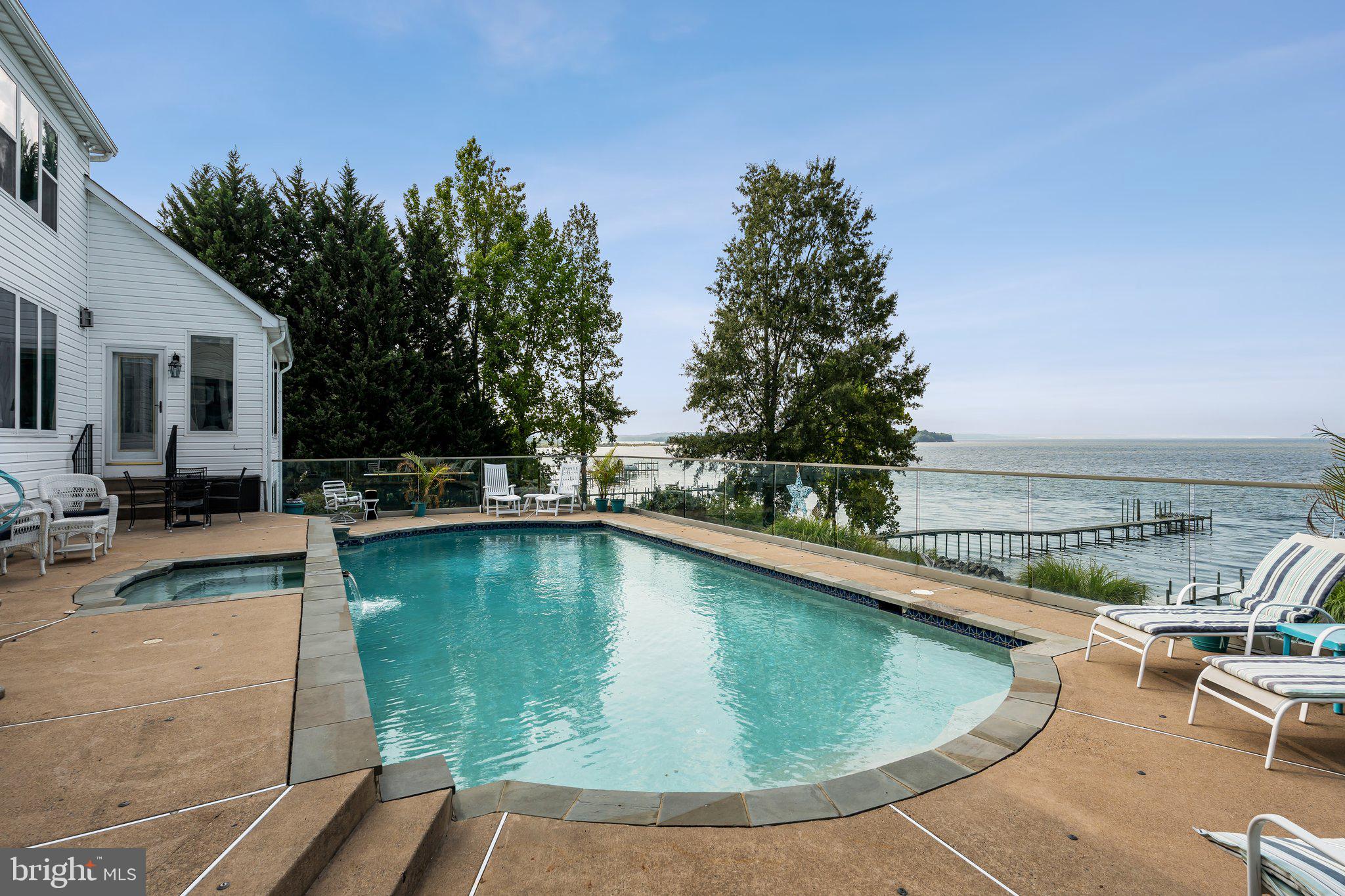 WILLIAMSBURG ON THE POTOMAC - Residential