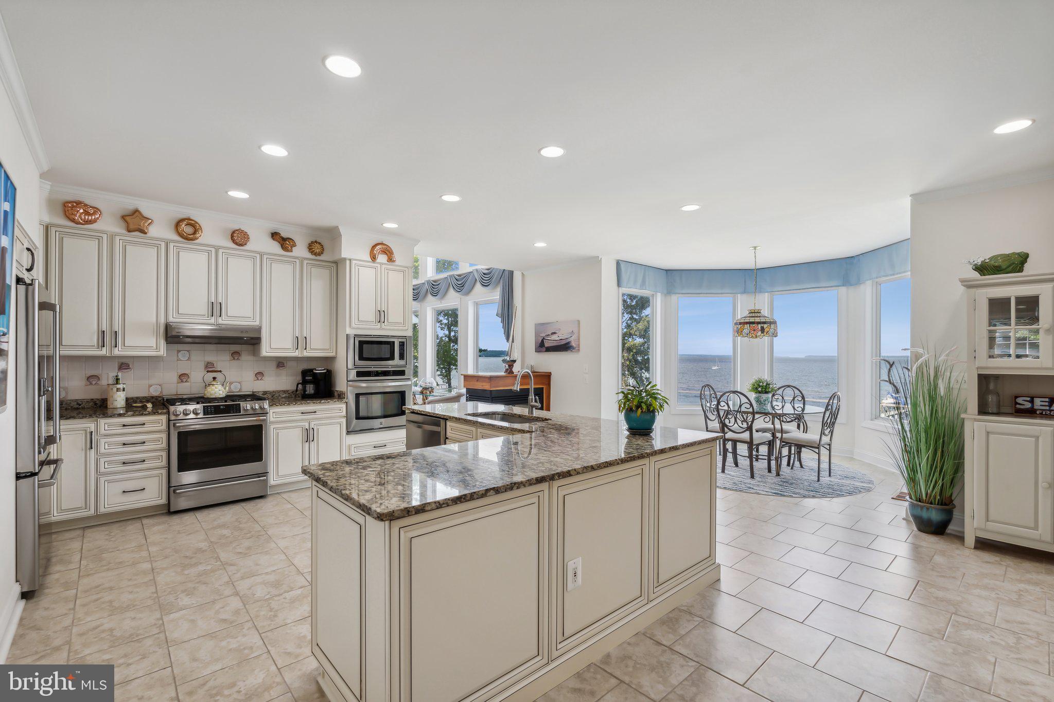 WILLIAMSBURG ON THE POTOMAC - Residential