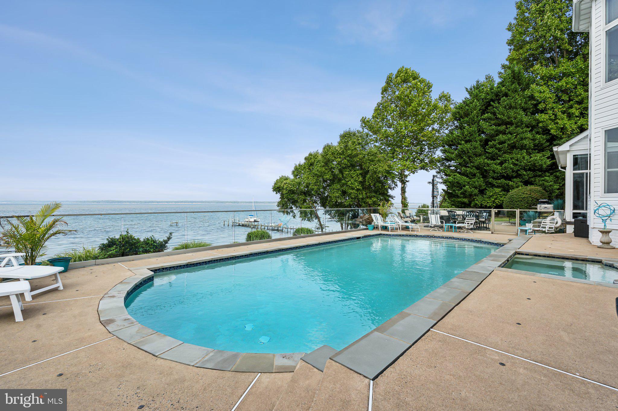 WILLIAMSBURG ON THE POTOMAC - Residential