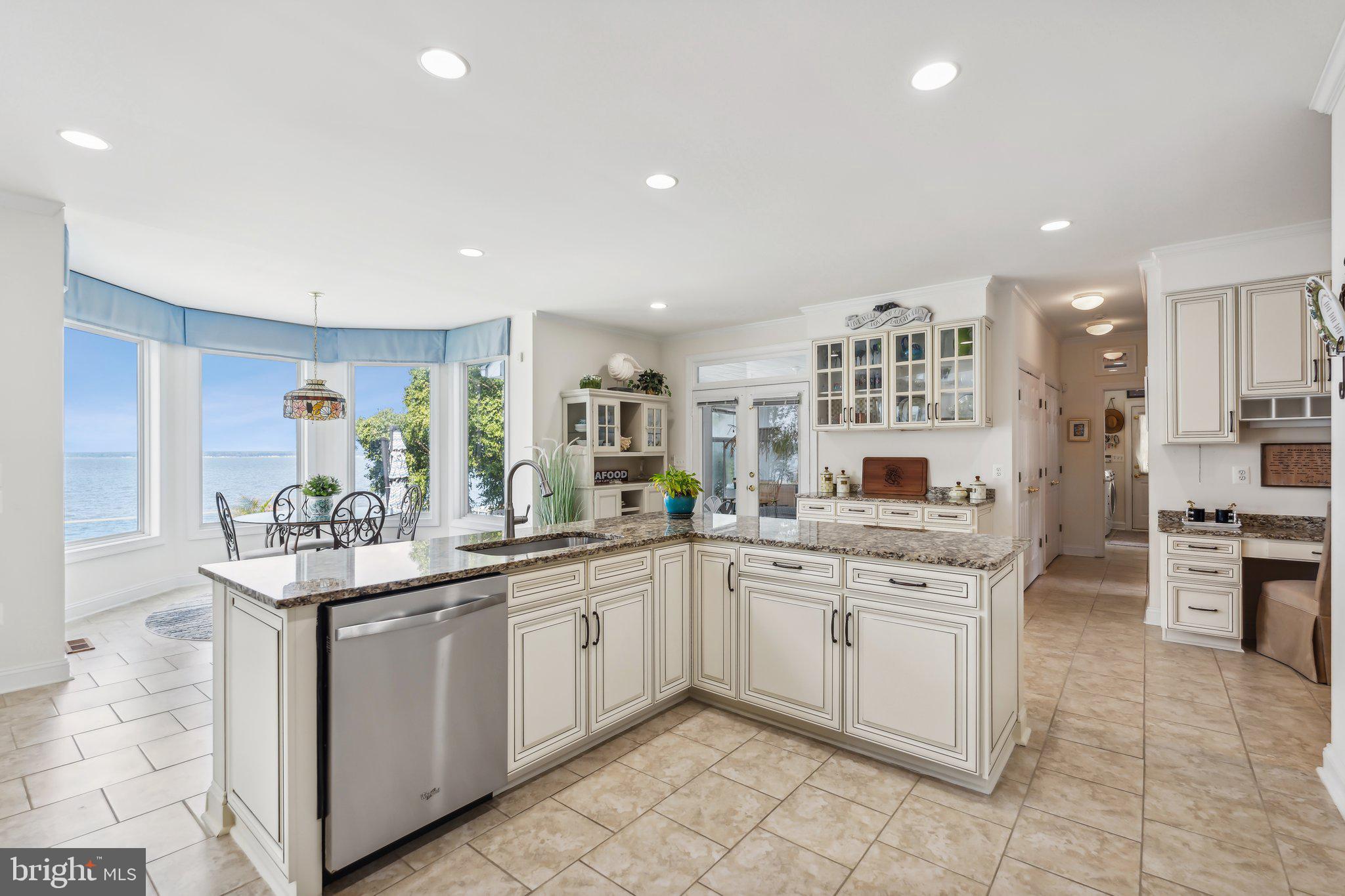 WILLIAMSBURG ON THE POTOMAC - Residential