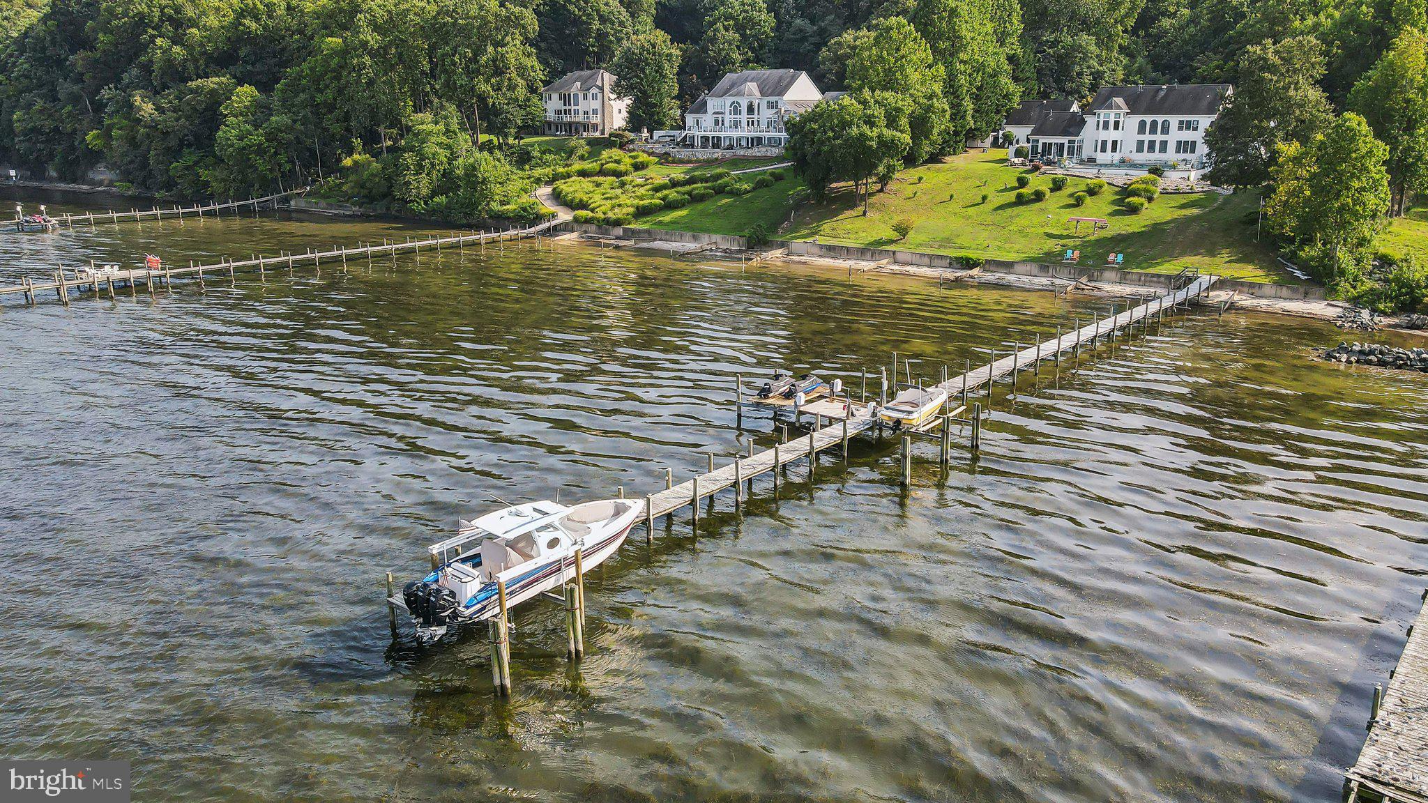 WILLIAMSBURG ON THE POTOMAC - Residential