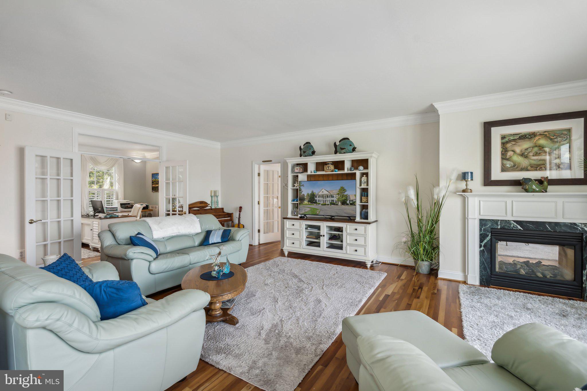 WILLIAMSBURG ON THE POTOMAC - Residential