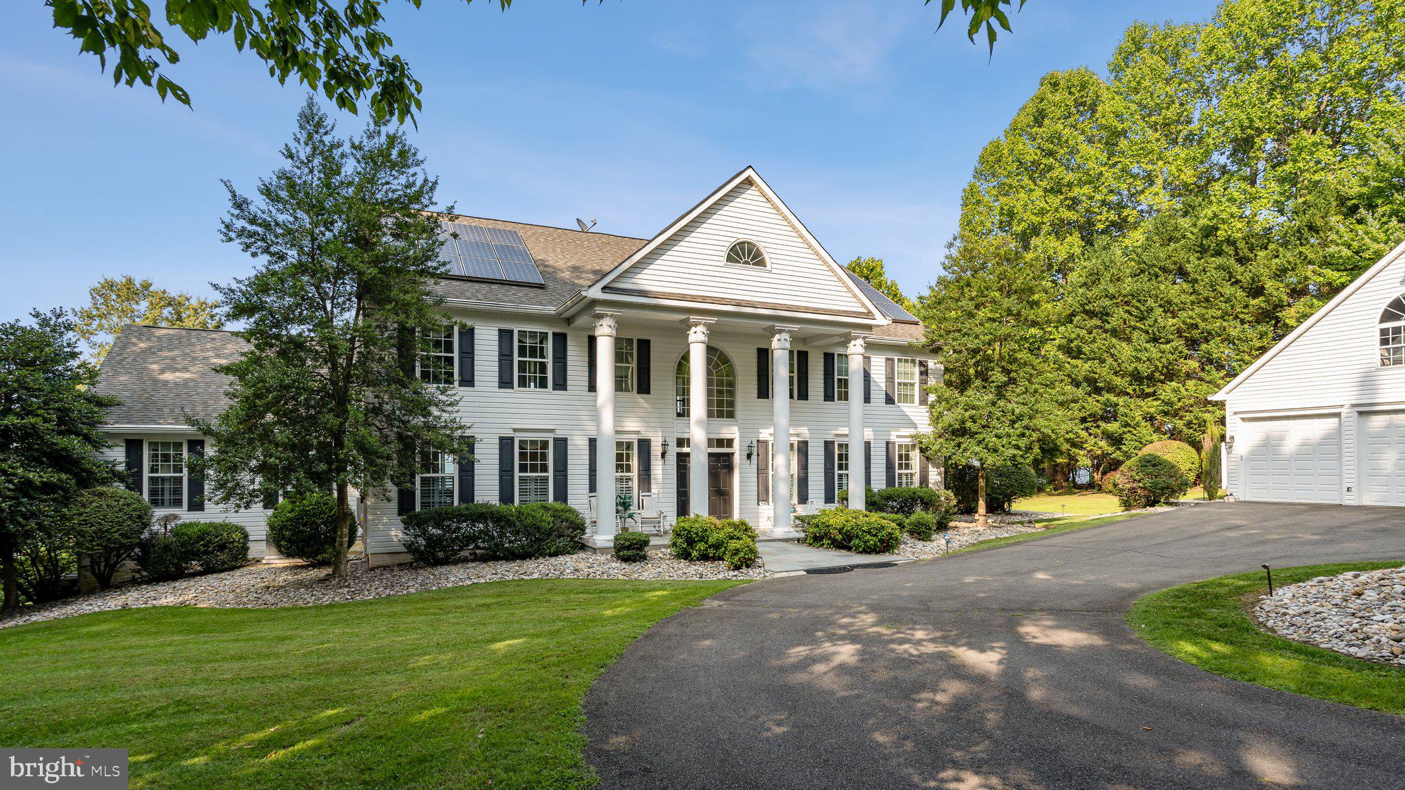 WILLIAMSBURG ON THE POTOMAC - Residential