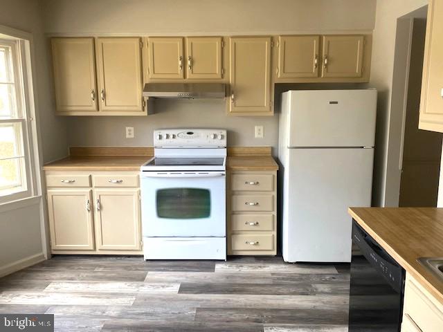 SHADOW OAK - Residential Lease