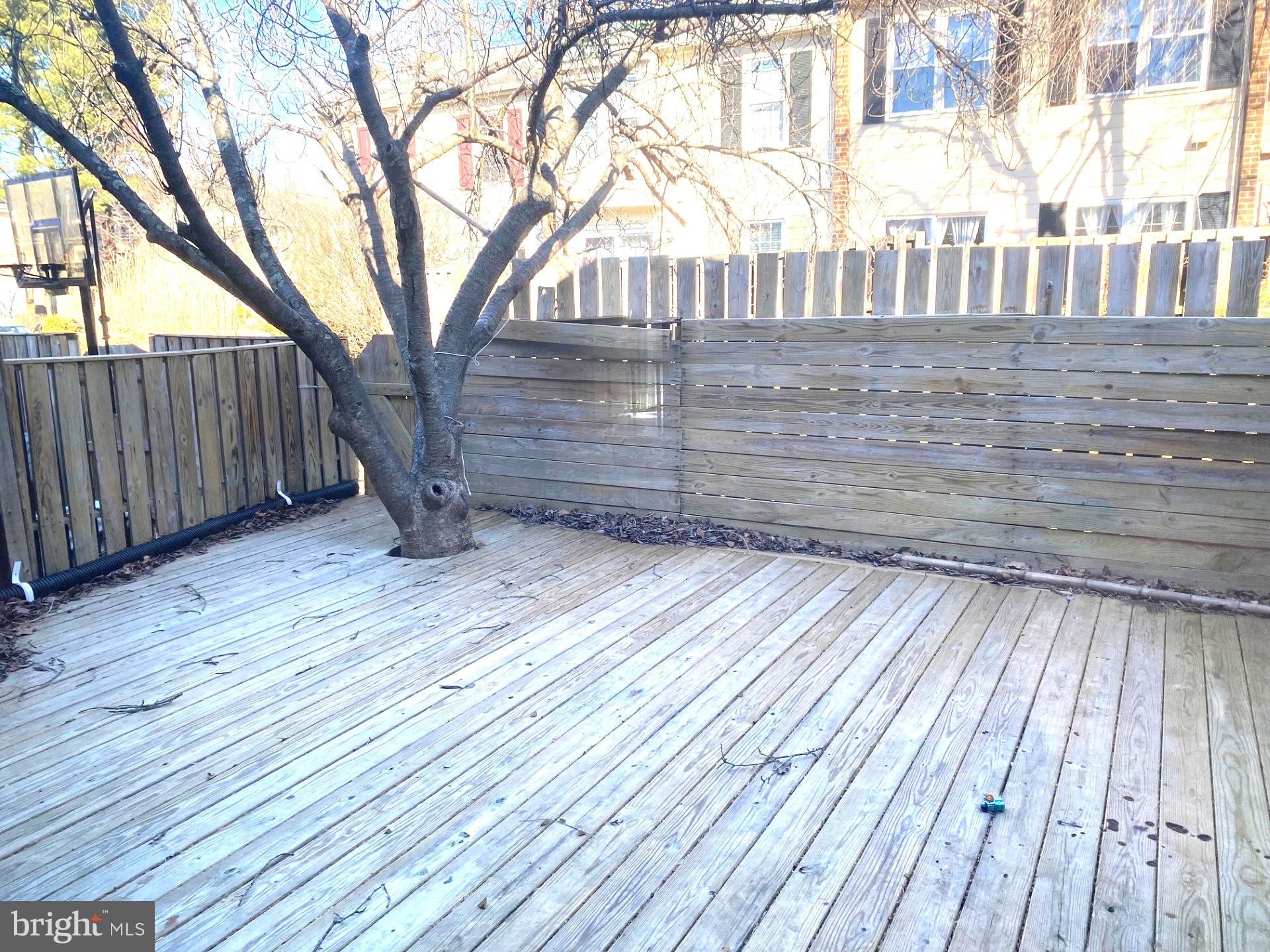 SHADOW OAK - Residential Lease