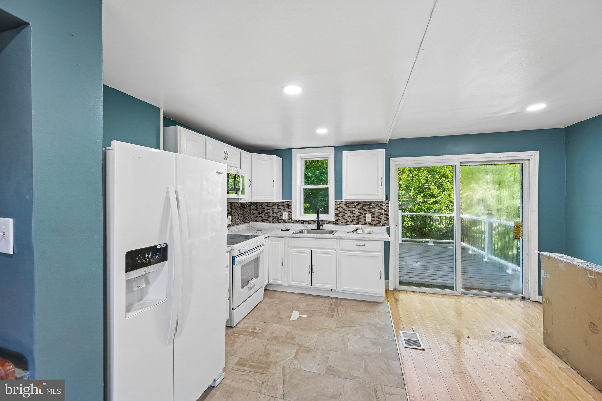 ELMWOOD PARK - Residential