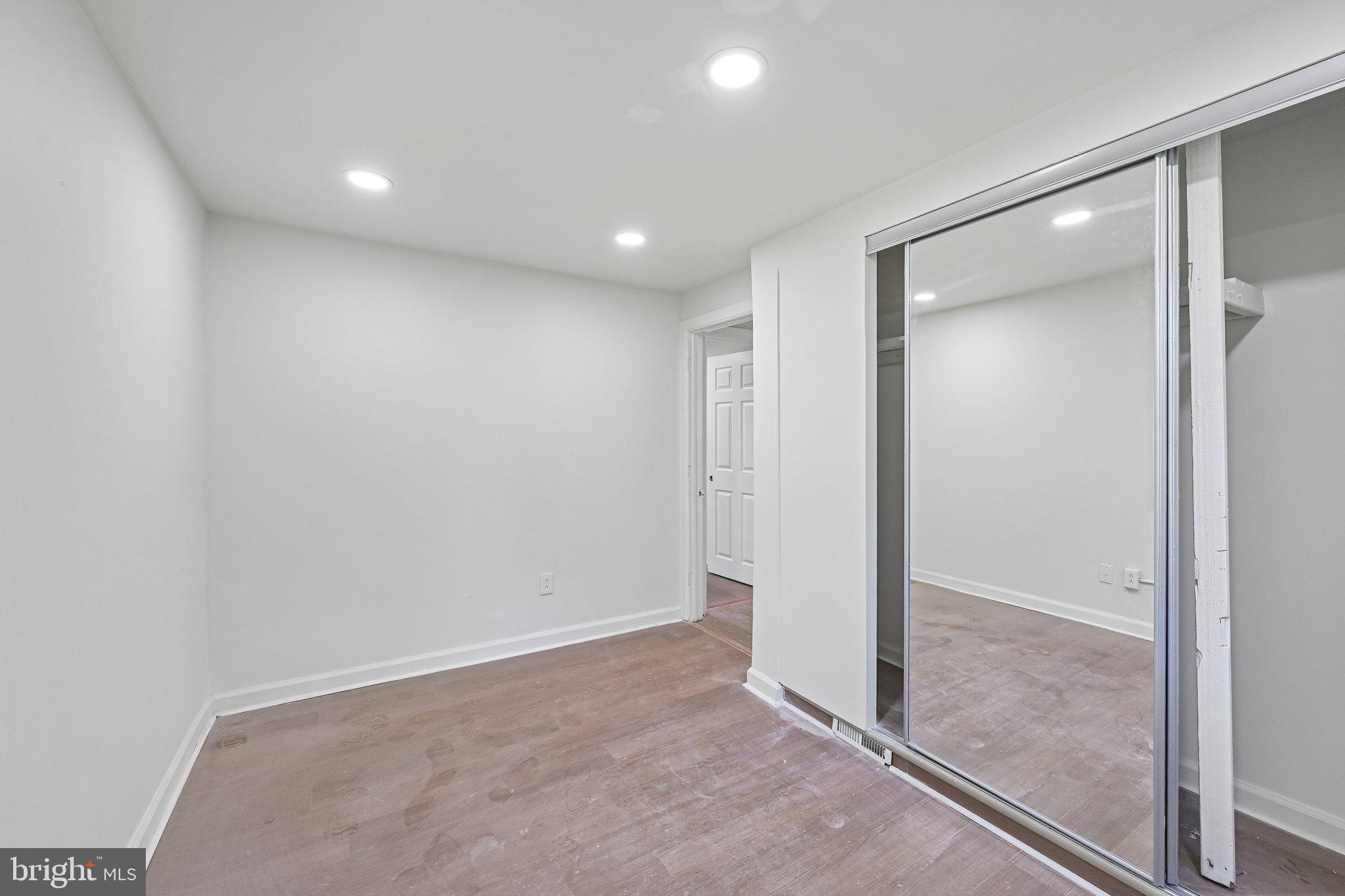ELMWOOD PARK - Residential