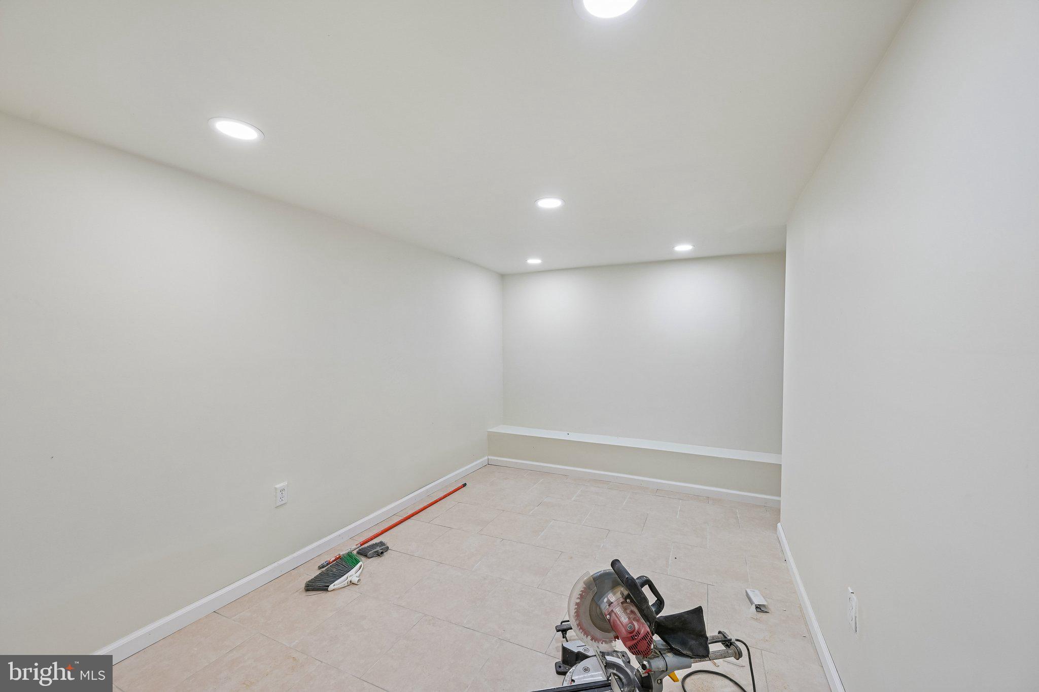 ELMWOOD PARK - Residential