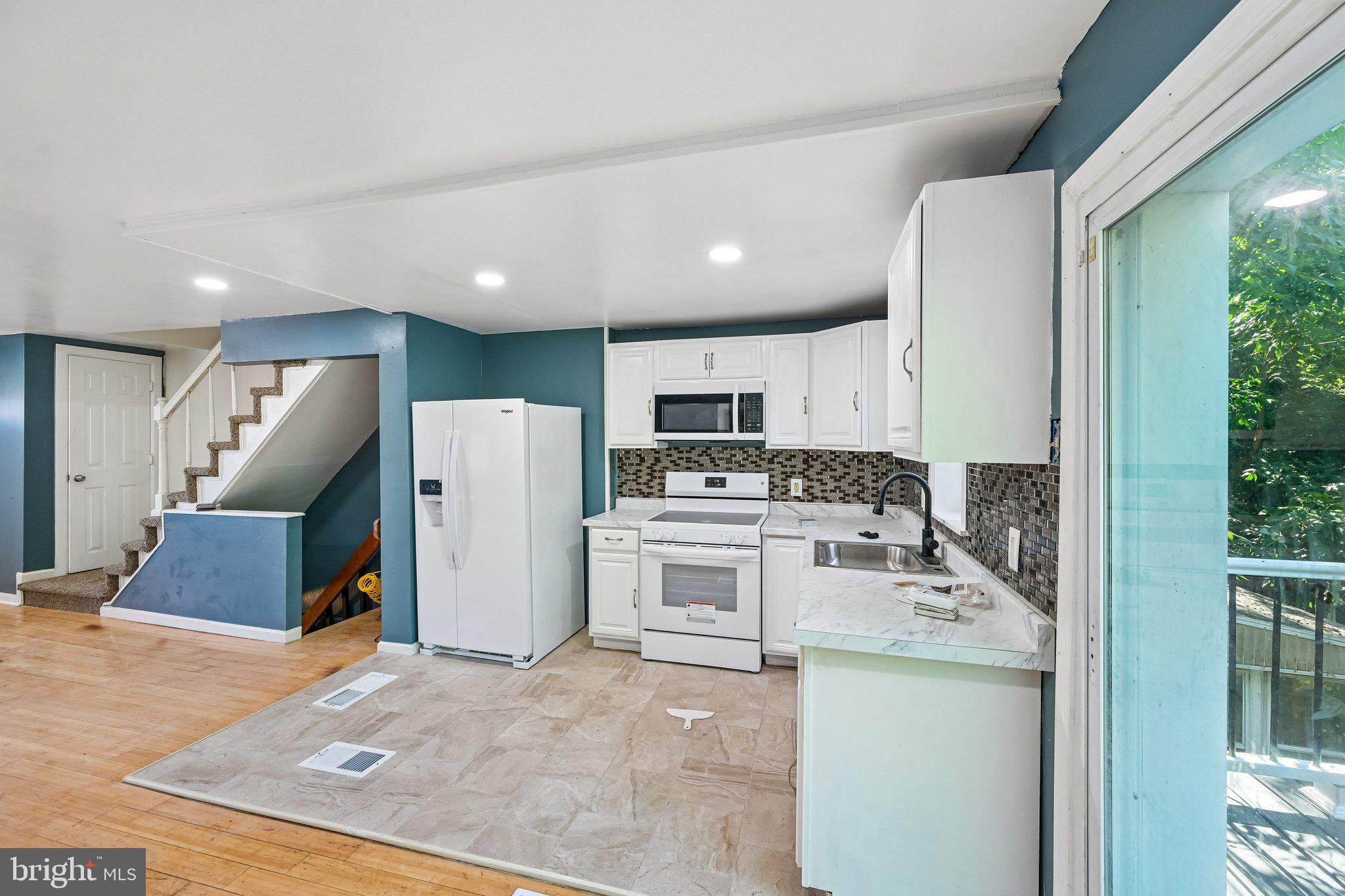 ELMWOOD PARK - Residential