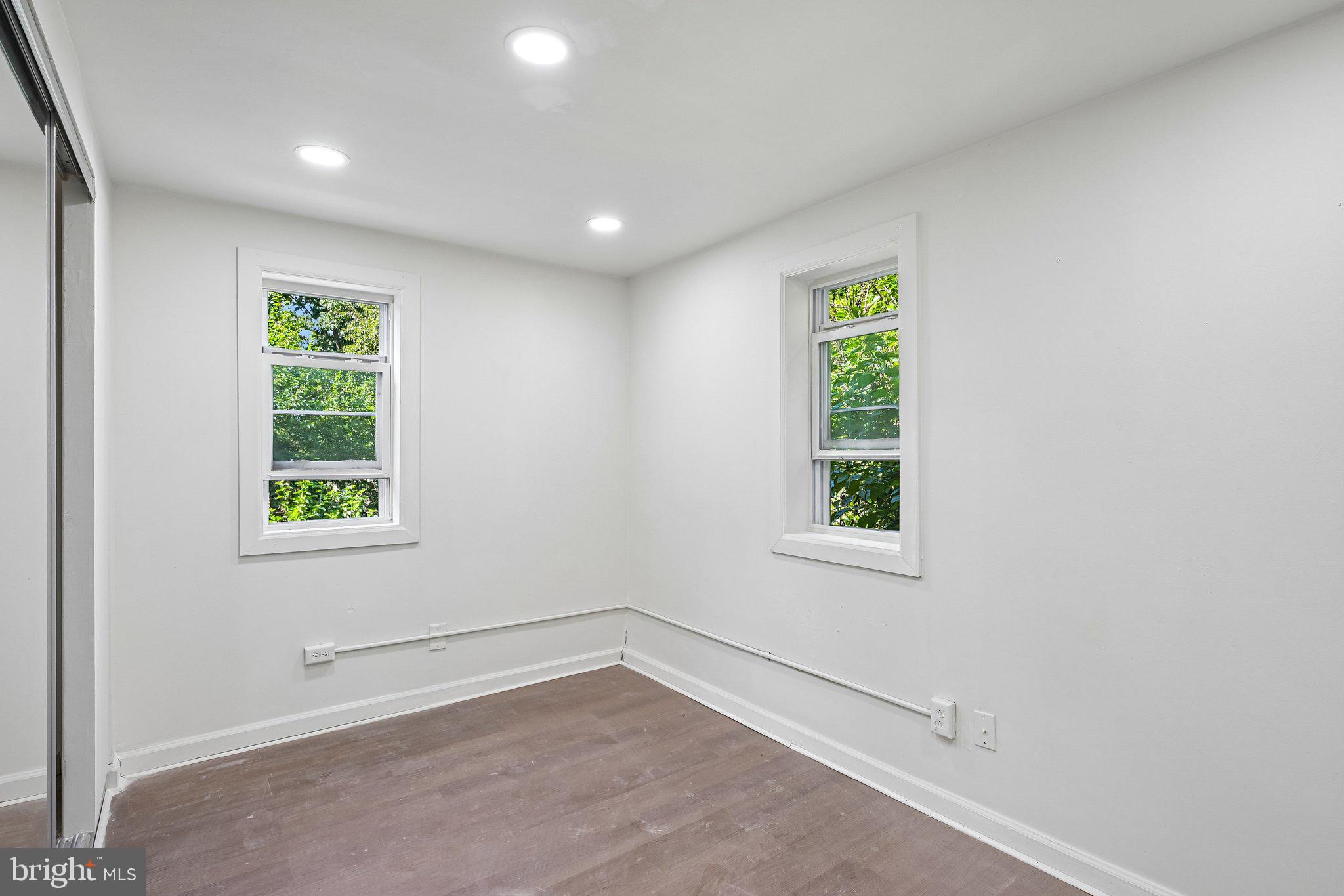 ELMWOOD PARK - Residential