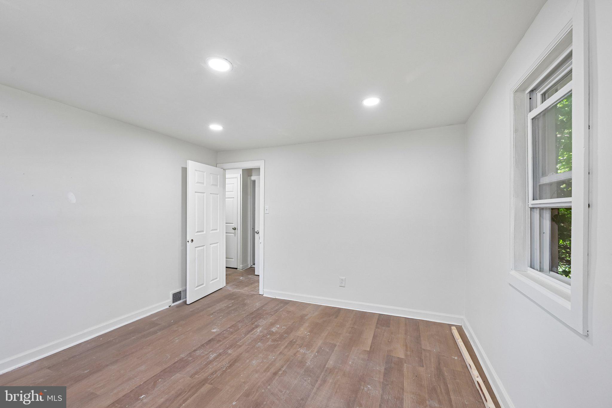 ELMWOOD PARK - Residential