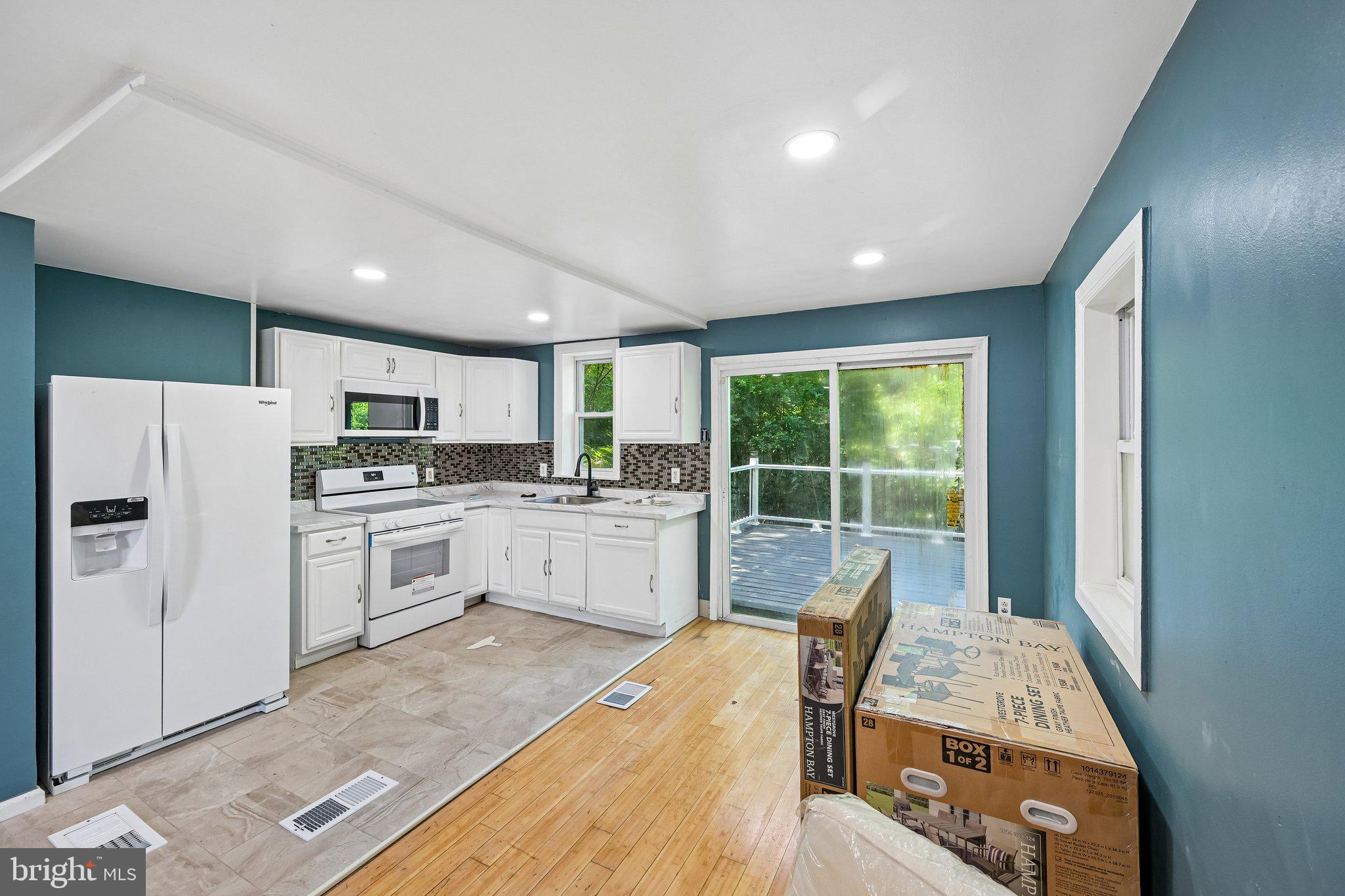 ELMWOOD PARK - Residential