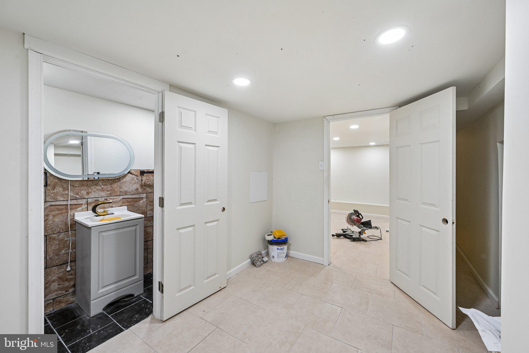 ELMWOOD PARK - Residential