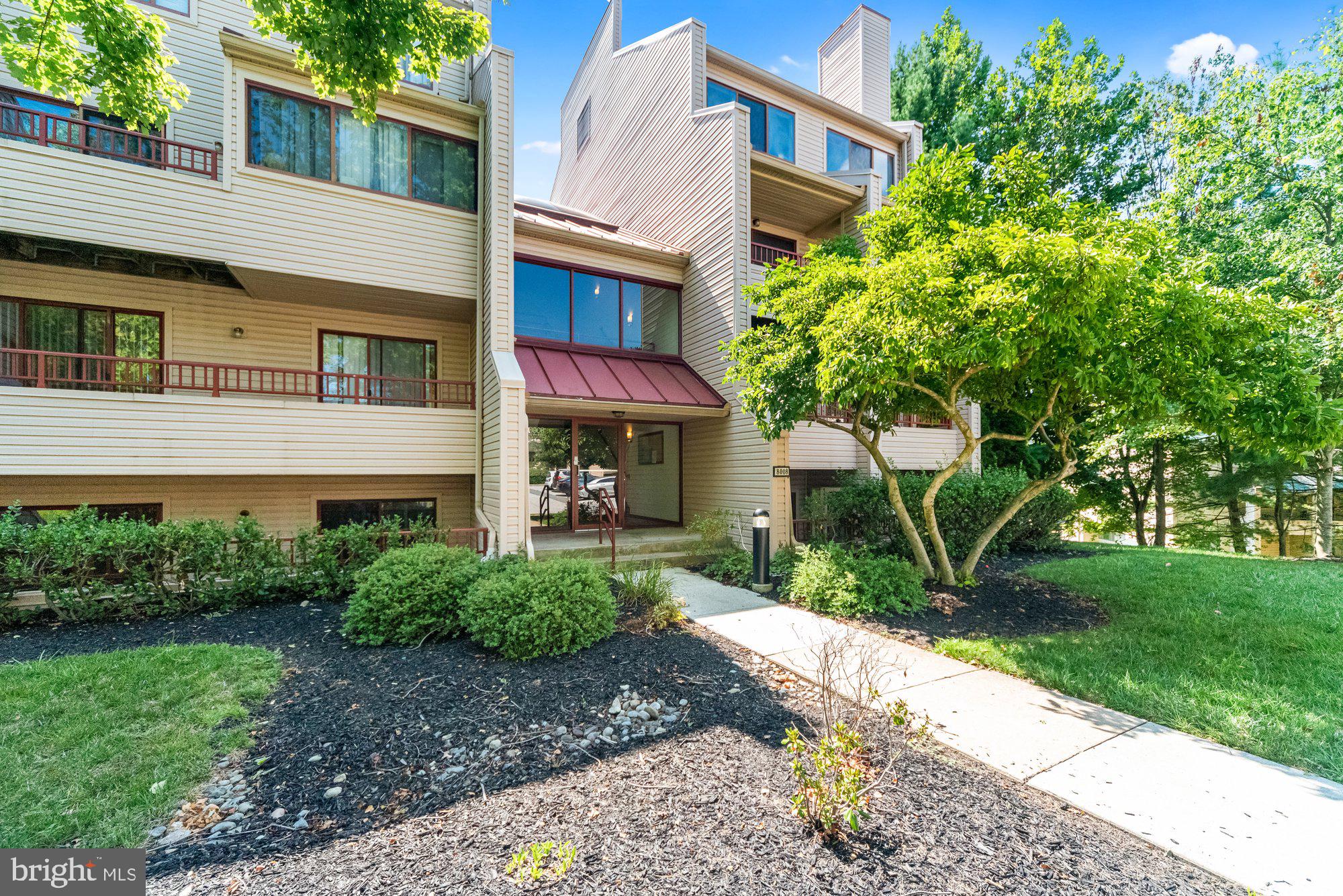 OUTSTANDING CONDO - MOVE IN READY - HARDWOOD FLOORS THROUGHOUT - A REAL CHEFS KITCHEN W/ STAINLESS STEEL APPLIANCES, GRANITE COUNTER TOP & CENTER ISLAND - DRENCHED IN NATURAL LIGHT + RECESSED LIGHTING THROUGHOUT - 2 BED ROOMS + 2 FULL BATHS - OWNERS SUITE HAS LARGE CUSTOM WALK IN CLOSET - SPACIOUS FRONT PORCH & PRIVATE BACK PORCH - WASHER/DRYER IN UNIT. HURRY!
