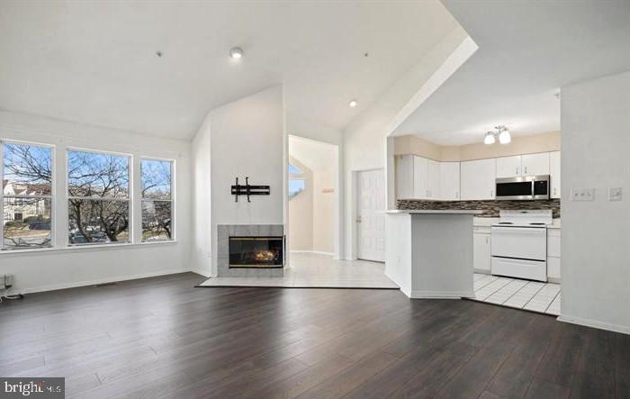 WOODLAND VILLAGE - Residential