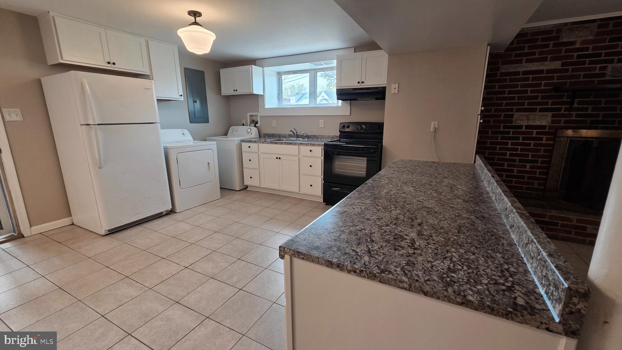 HILLCREST - Residential Lease