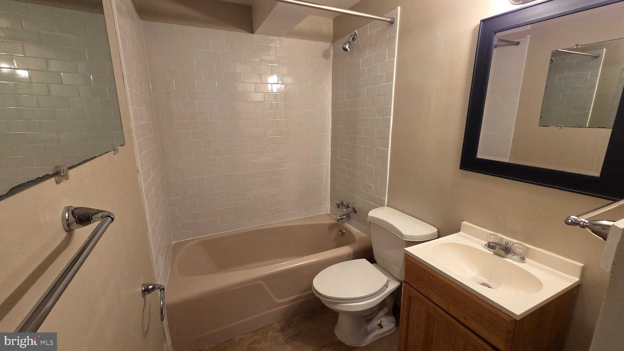 HILLCREST - Residential Lease