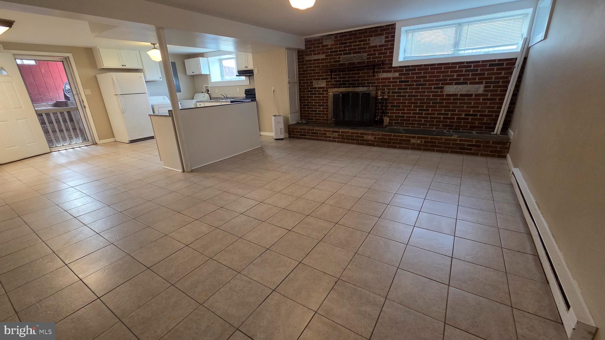 HILLCREST - Residential Lease
