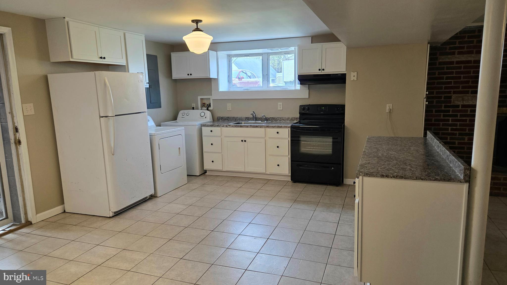 HILLCREST - Residential Lease