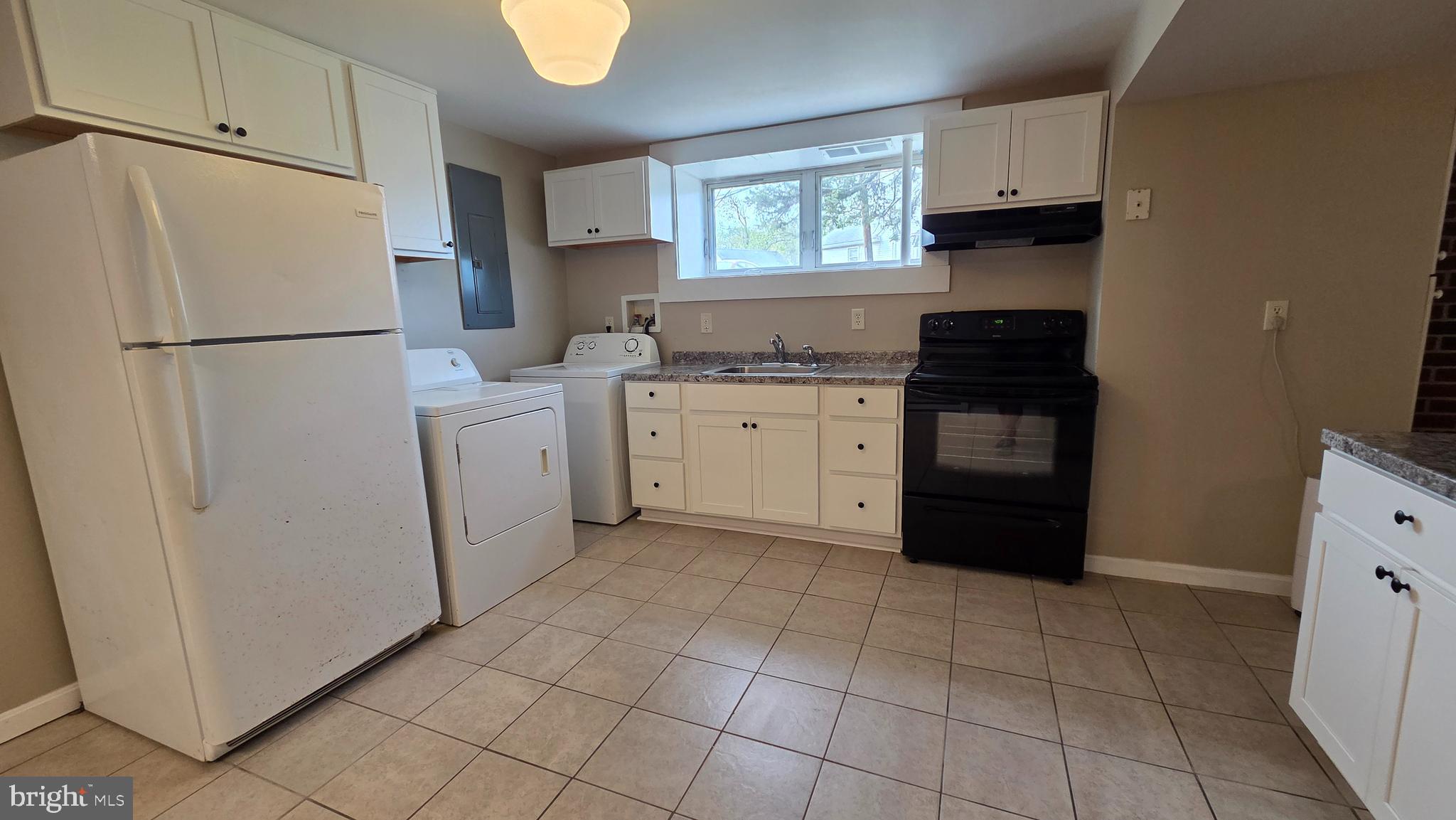 HILLCREST - Residential Lease