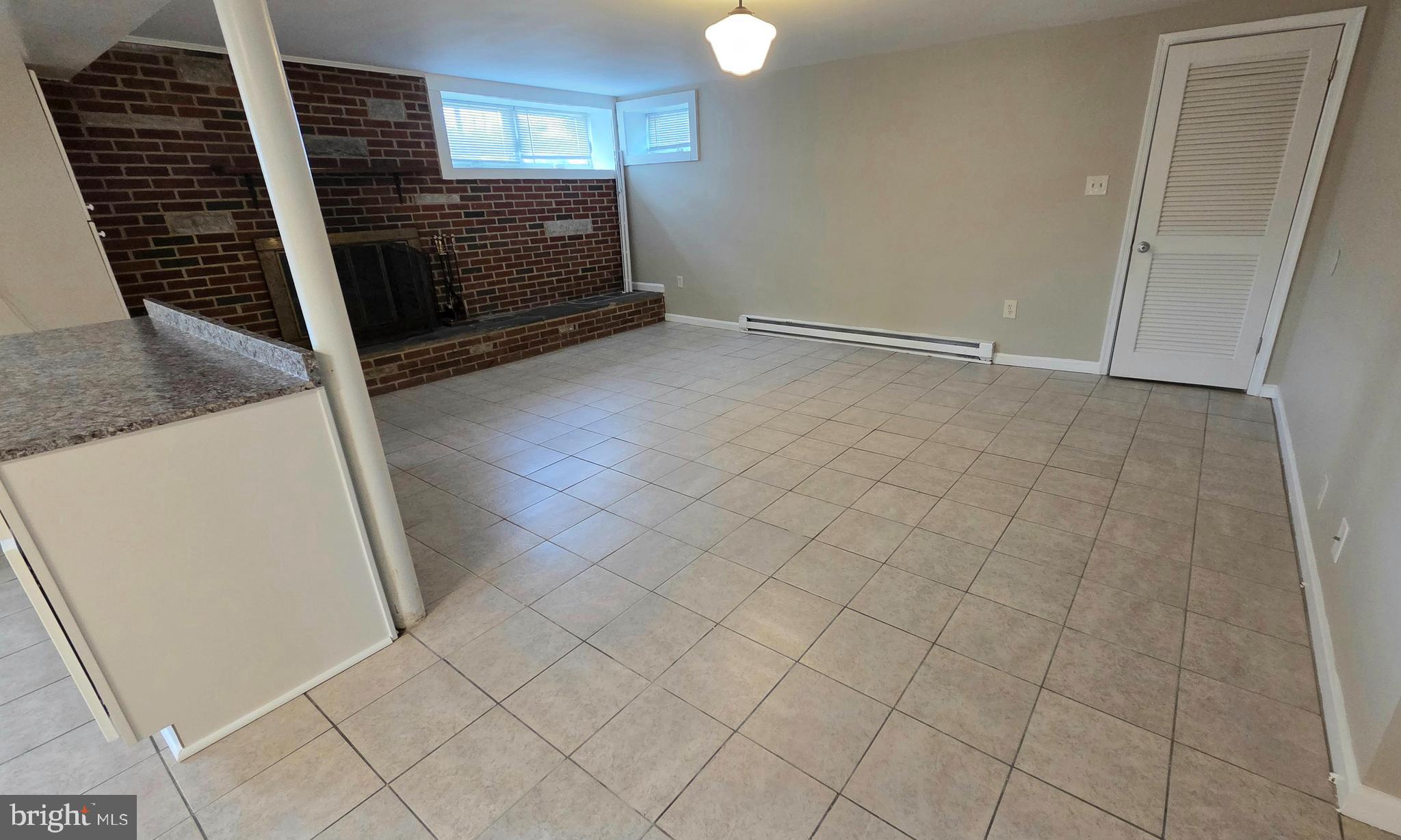 HILLCREST - Residential Lease