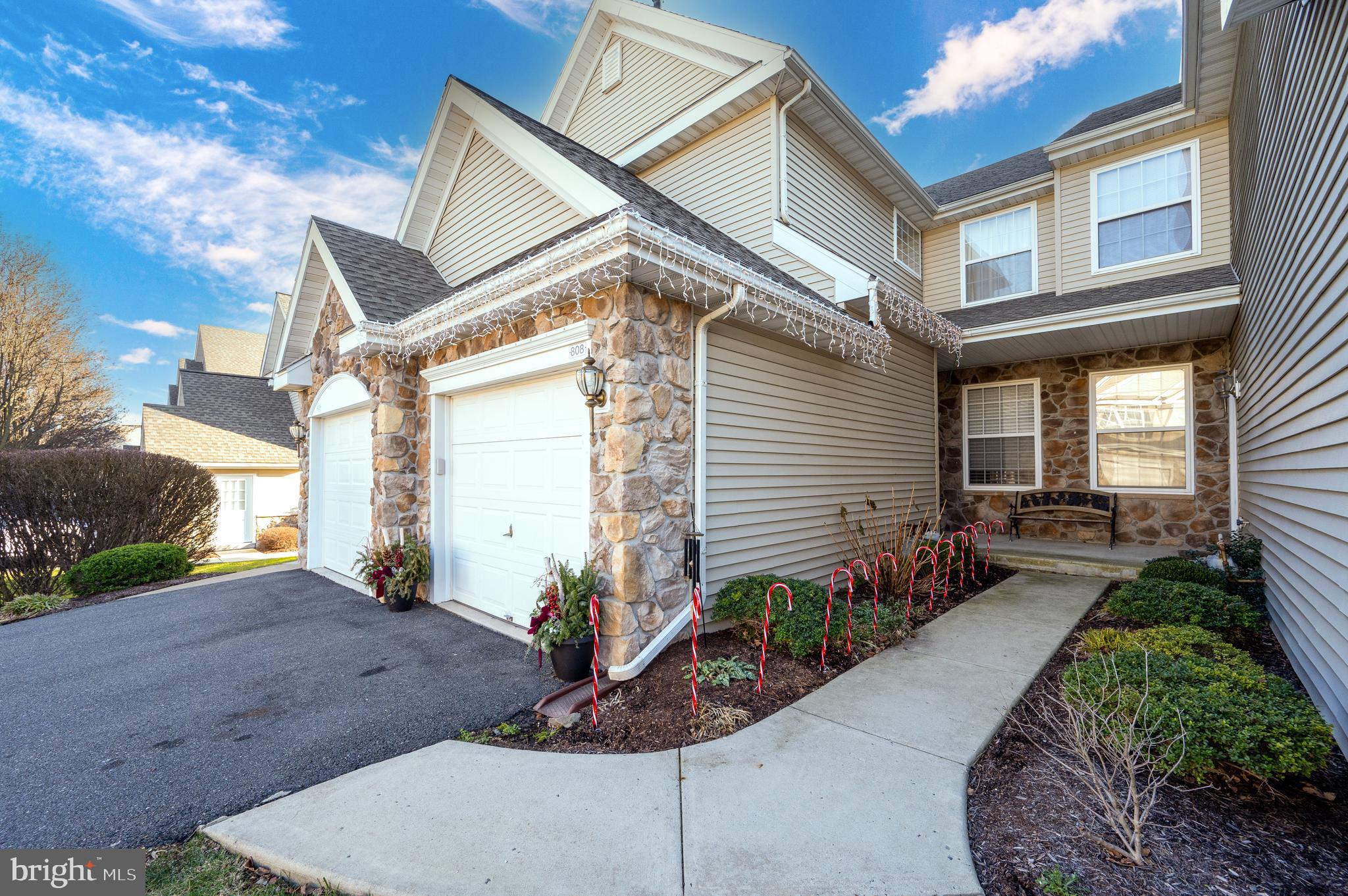 COUNTRY MEADOWS - Residential
