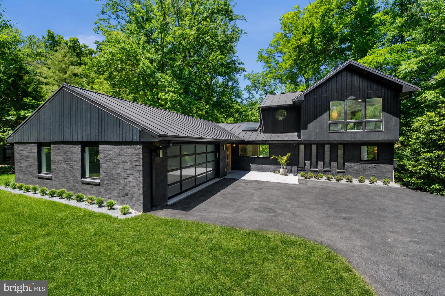 LAKE BARCROFT - Residential
