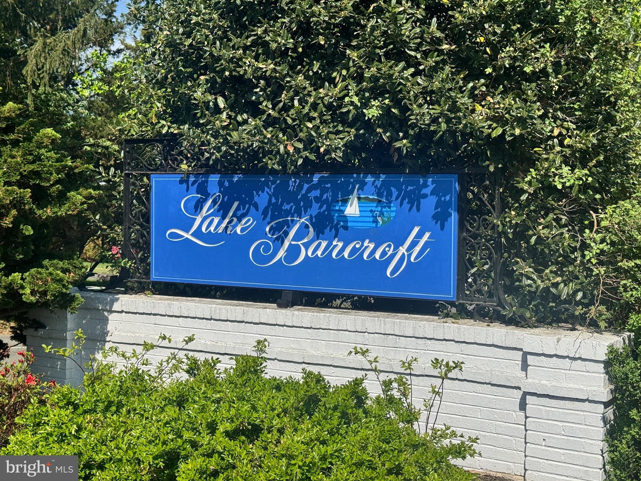 LAKE BARCROFT - Residential