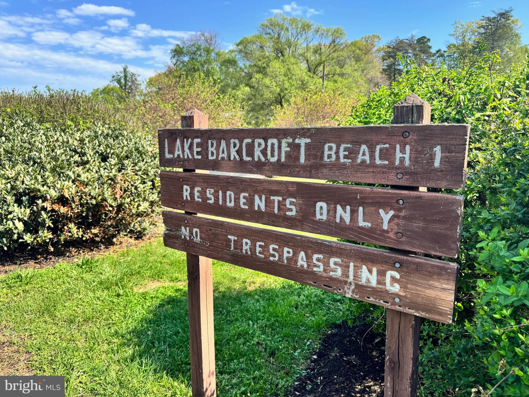 LAKE BARCROFT - Residential