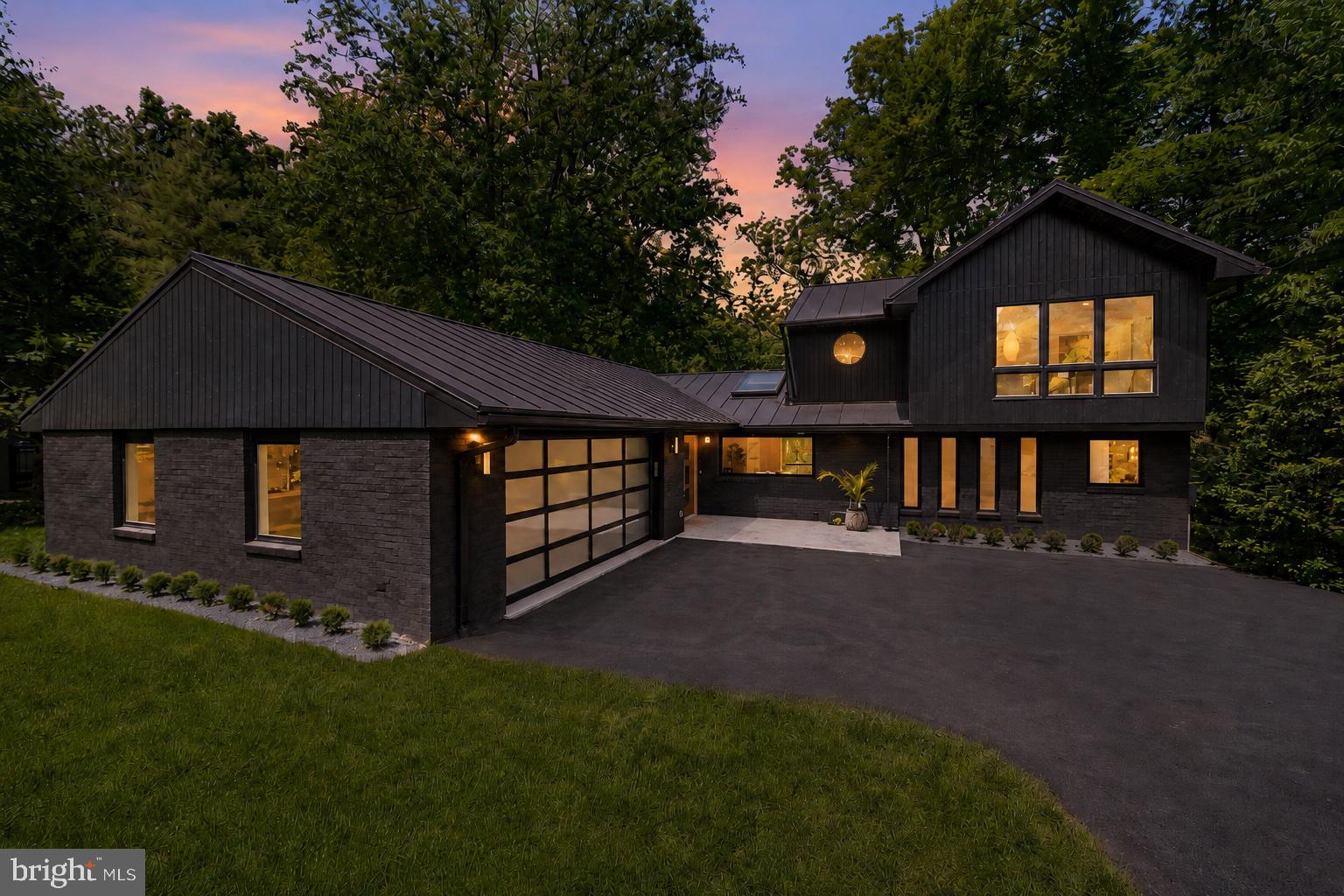 LAKE BARCROFT - Residential