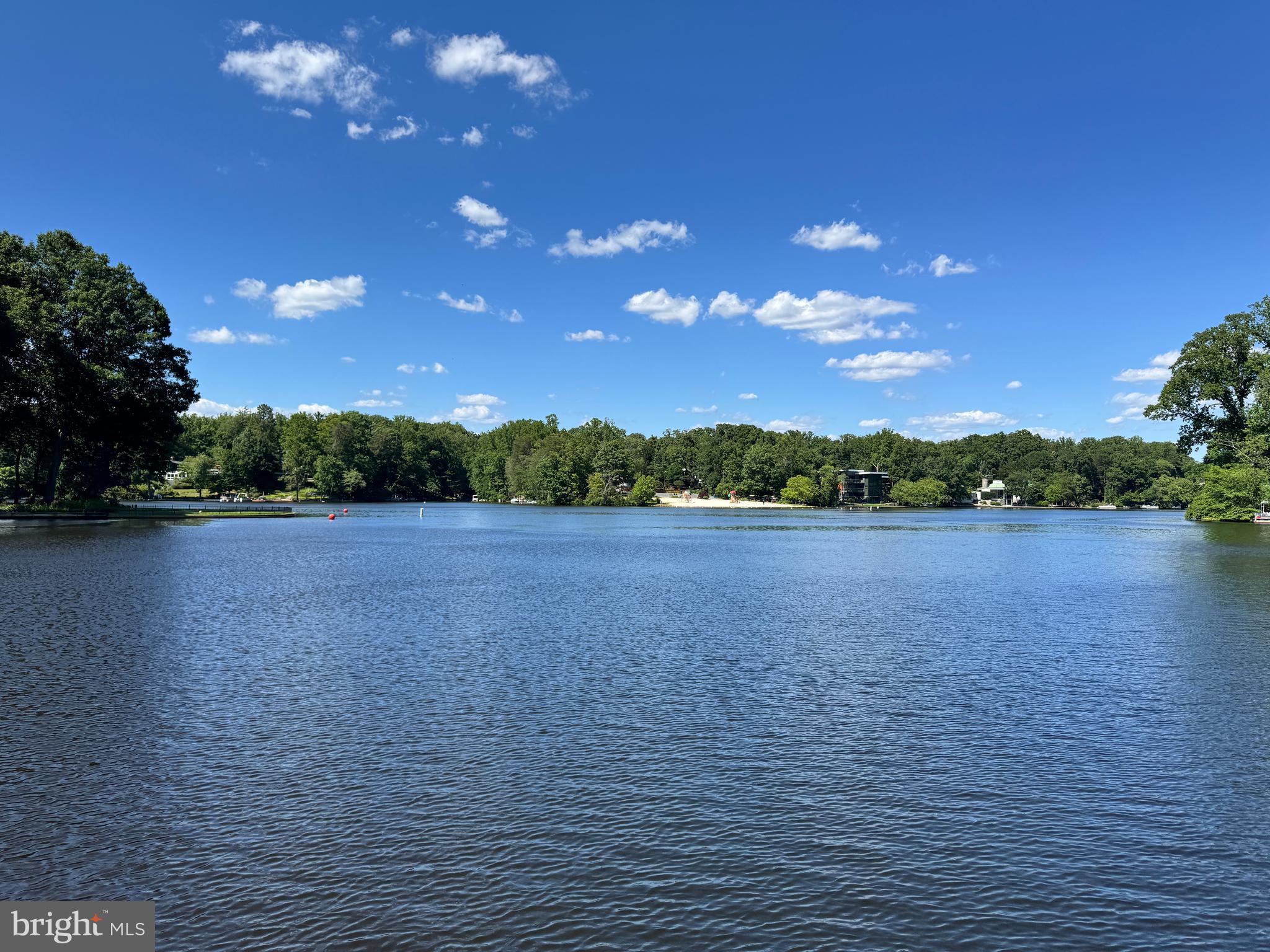 LAKE BARCROFT - Residential