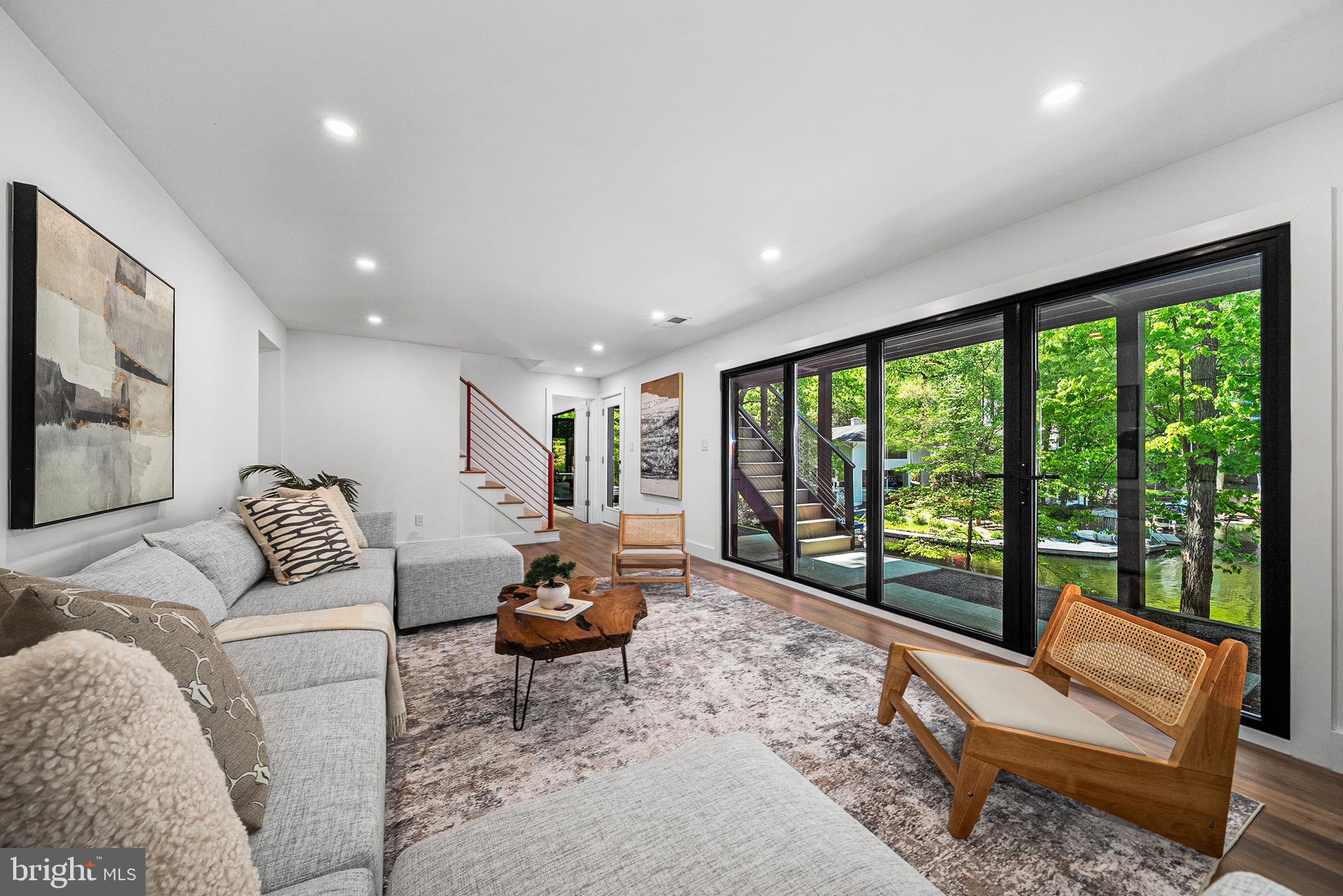 LAKE BARCROFT - Residential