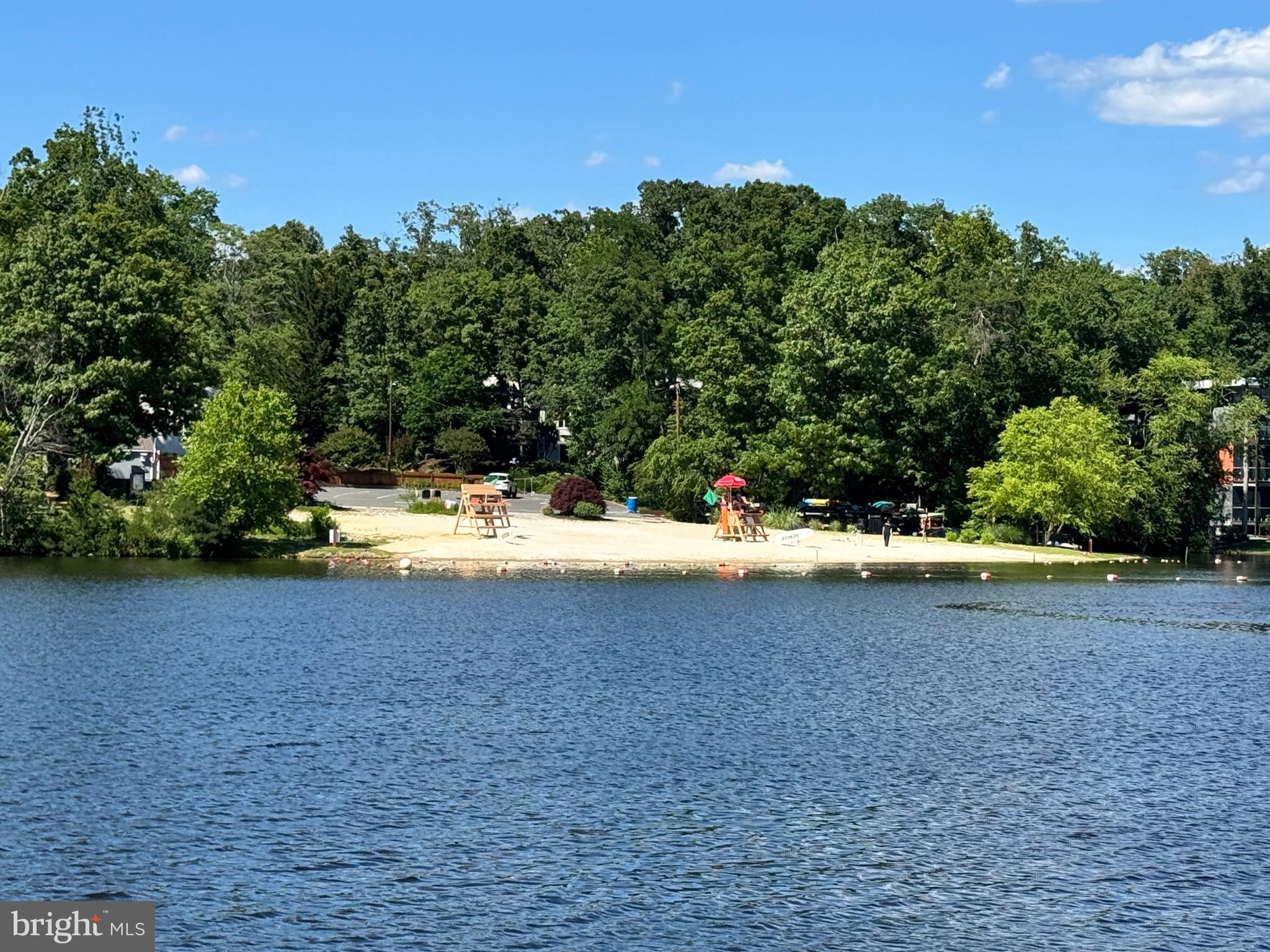 LAKE BARCROFT - Residential