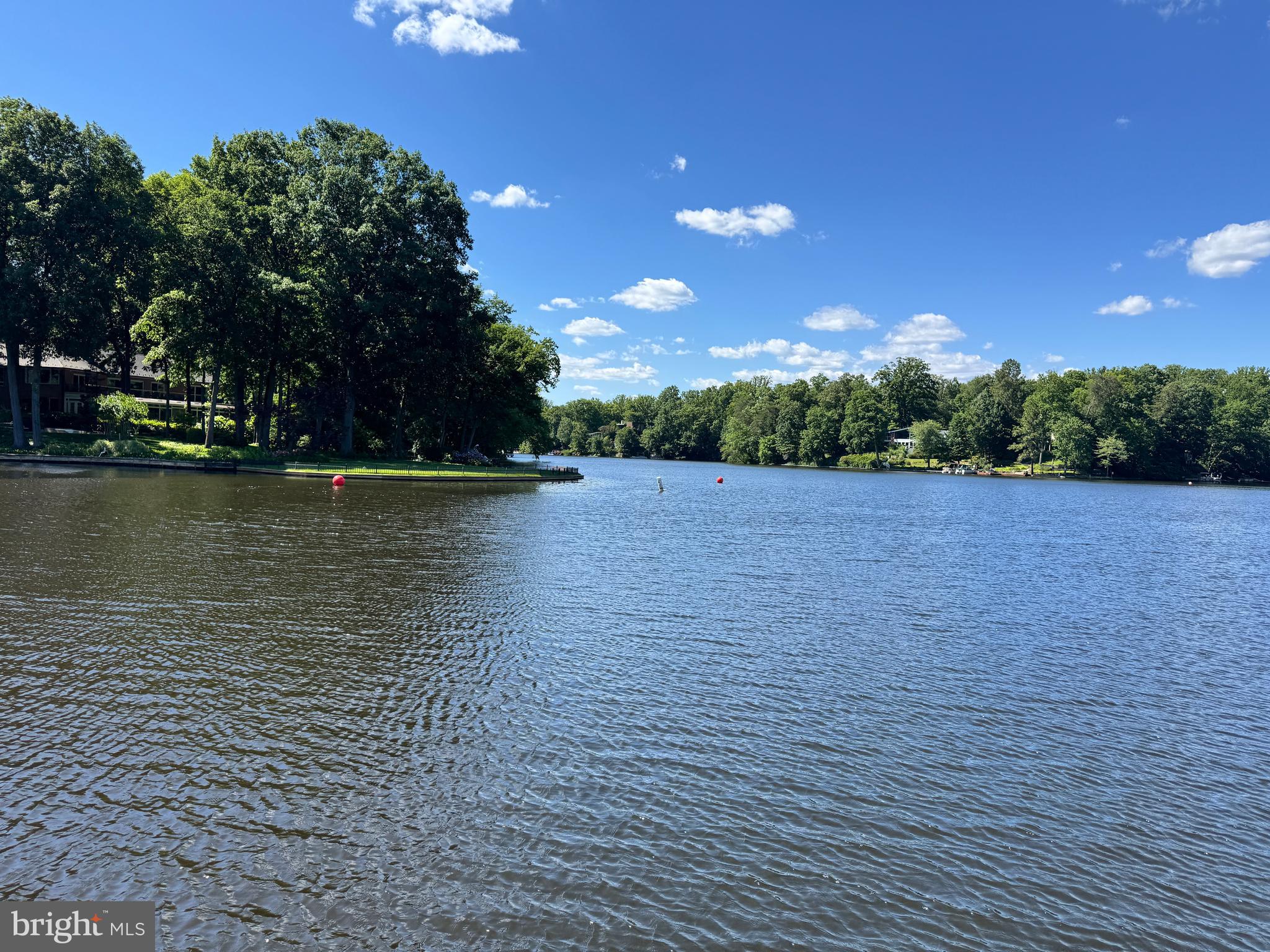 LAKE BARCROFT - Residential