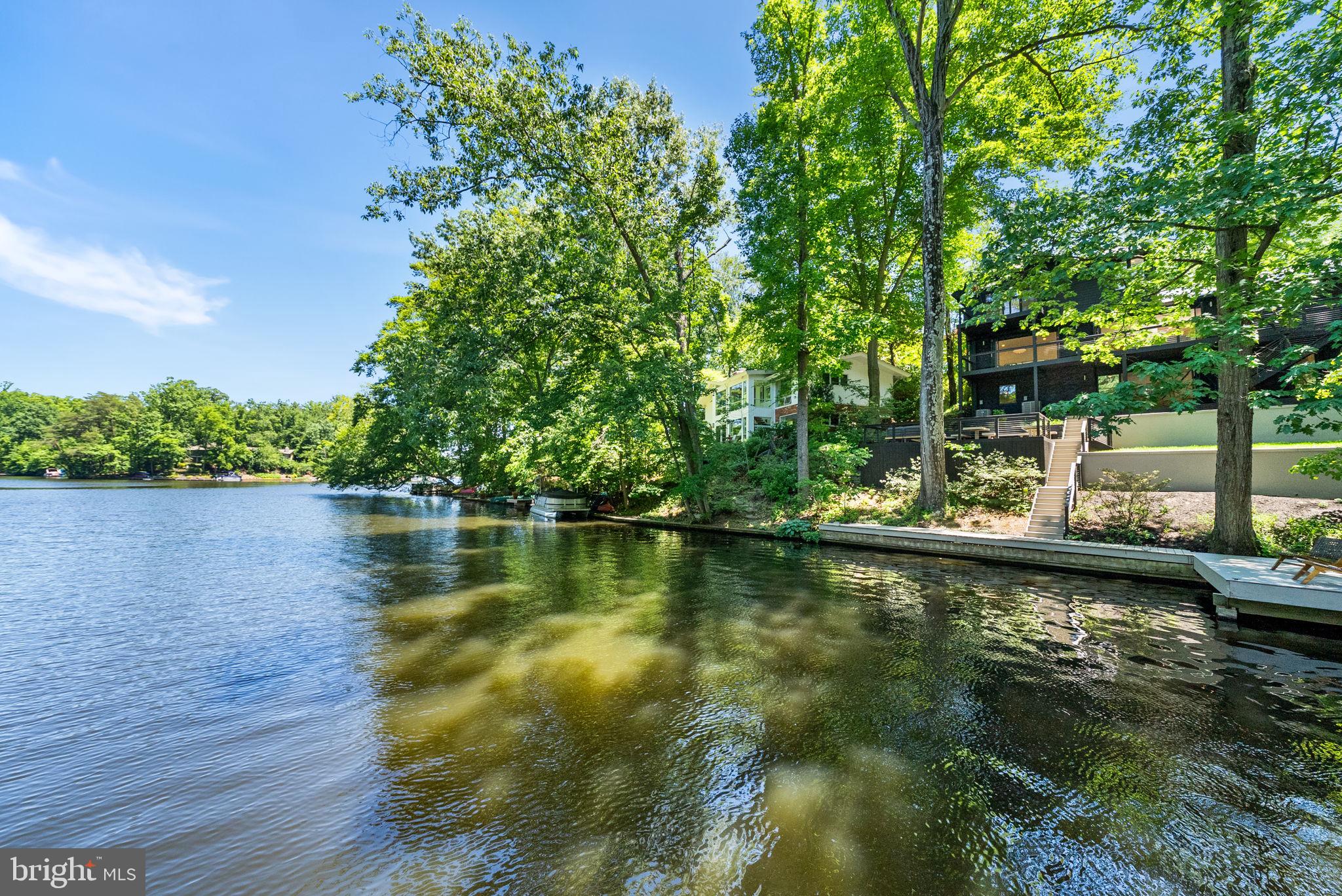 LAKE BARCROFT - Residential