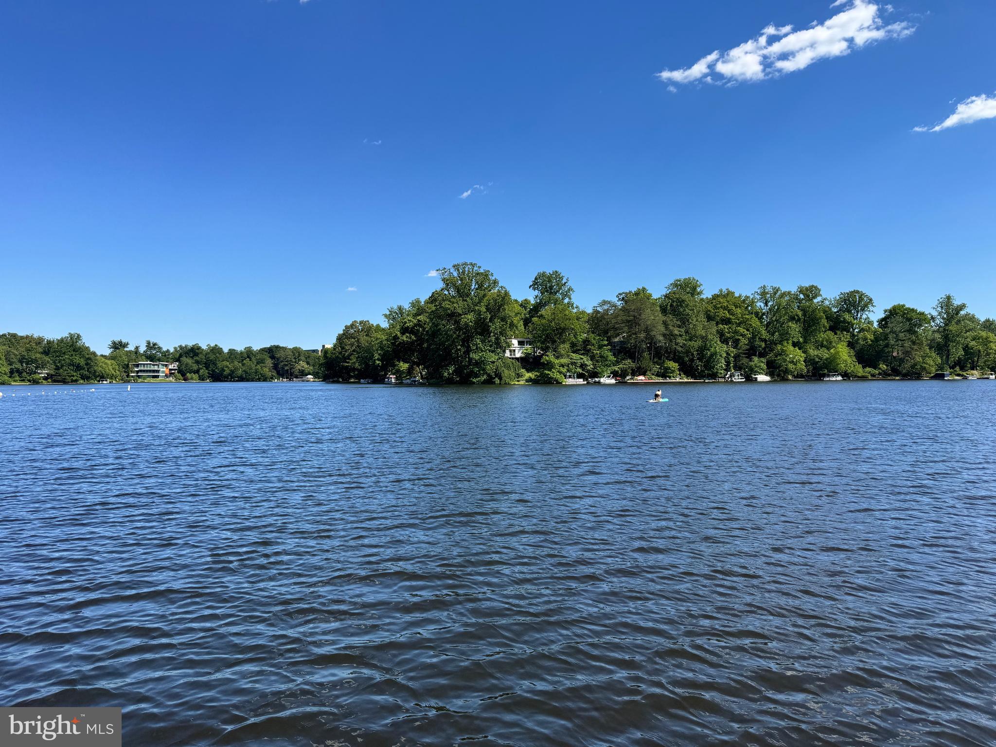 LAKE BARCROFT - Residential