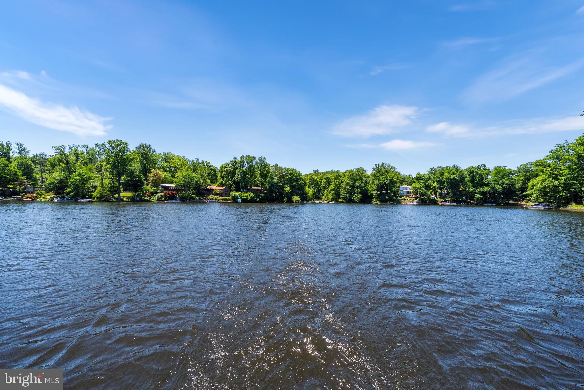 LAKE BARCROFT - Residential