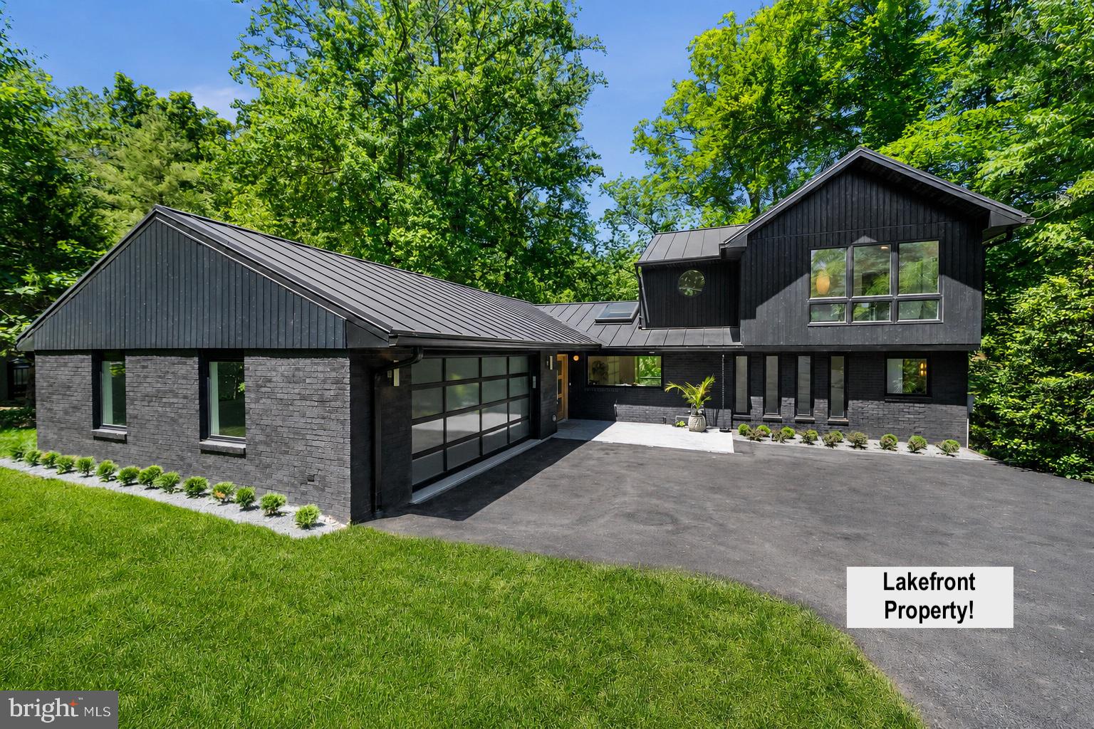 LAKE BARCROFT - Residential