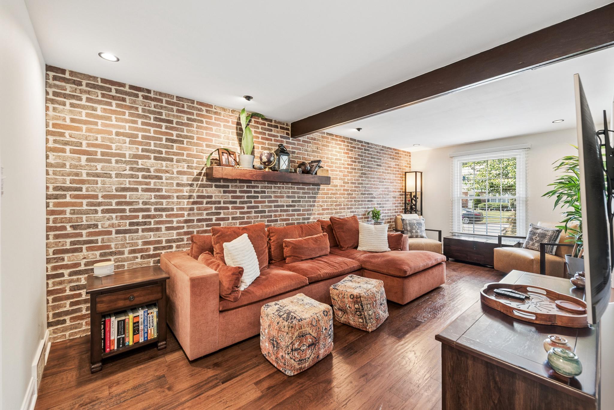 BURGUNDY HILLS - Residential