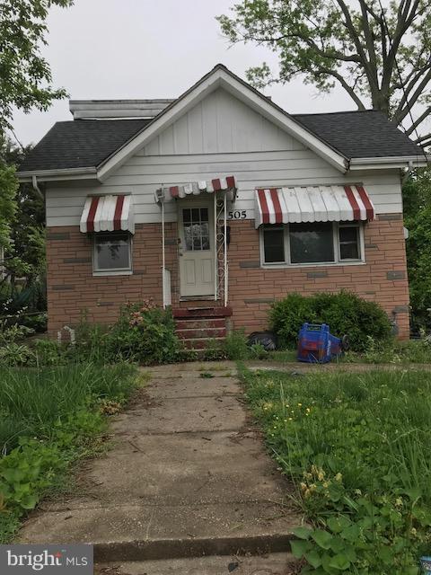 Investor alert!  A LOT of potential in this huge cape cod!  Much bigger than it looks!  With a good renovation, there could a very nice profit!  Check the comps - PG10188297, PG10173530.  According to the tax records,505 69th Place is much larger! Great fenced in yard! New roof! Cash only.  Call L/A with any questions!  This one won't last!