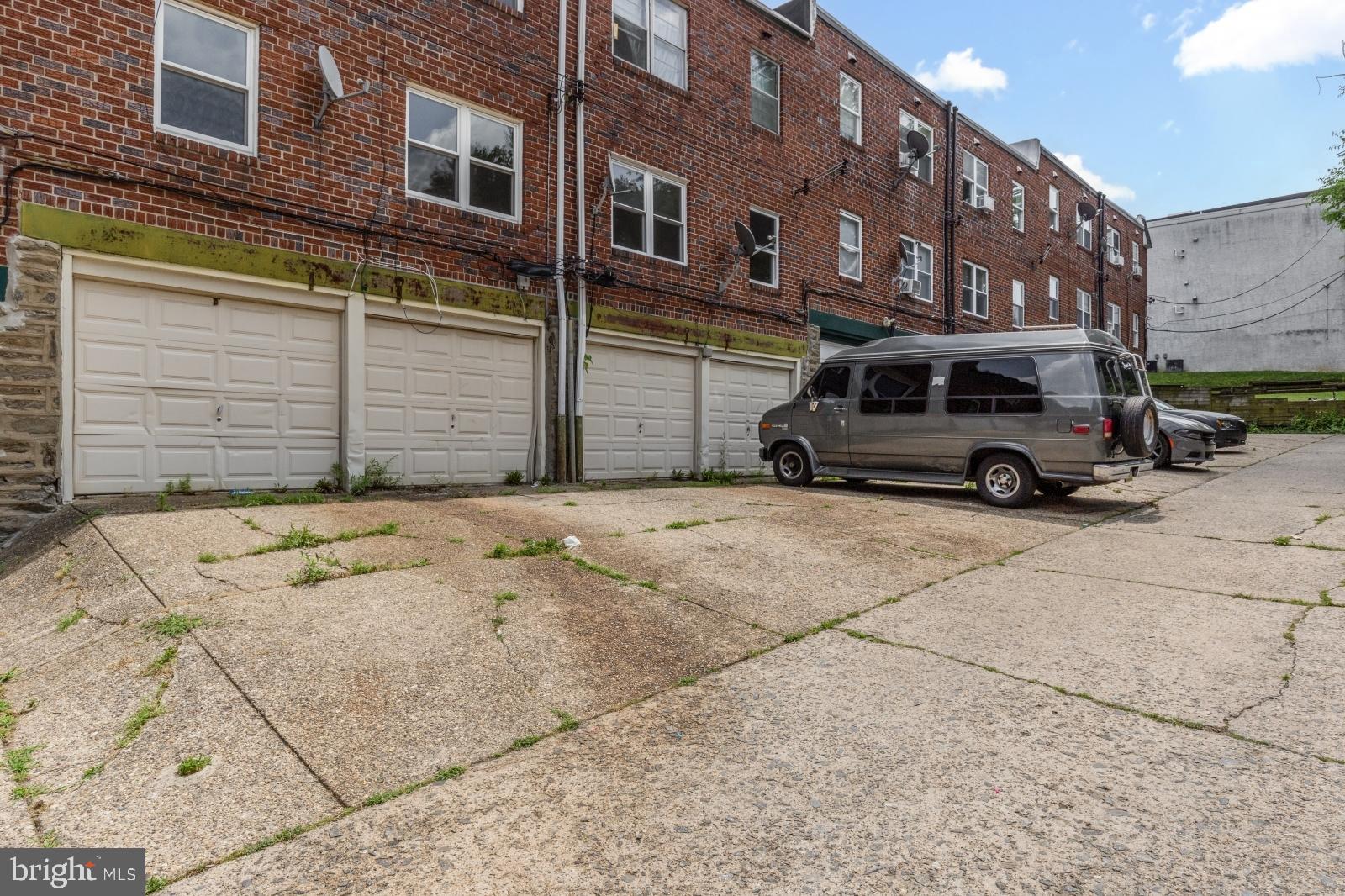 ROXBOROUGH - Residential Lease
