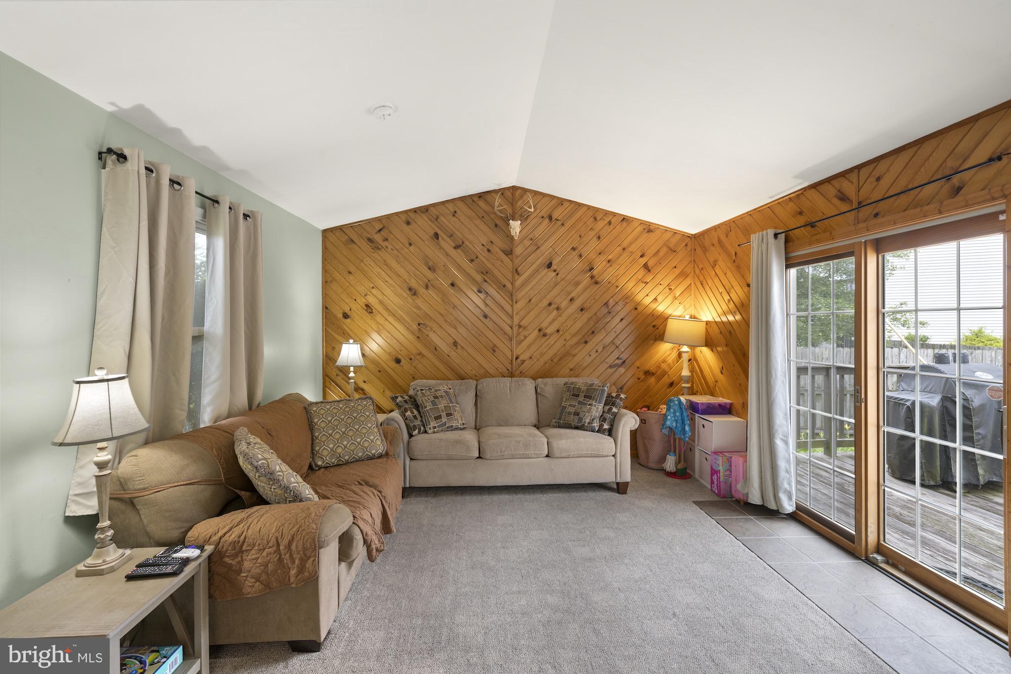 LOCUST POINT - Residential