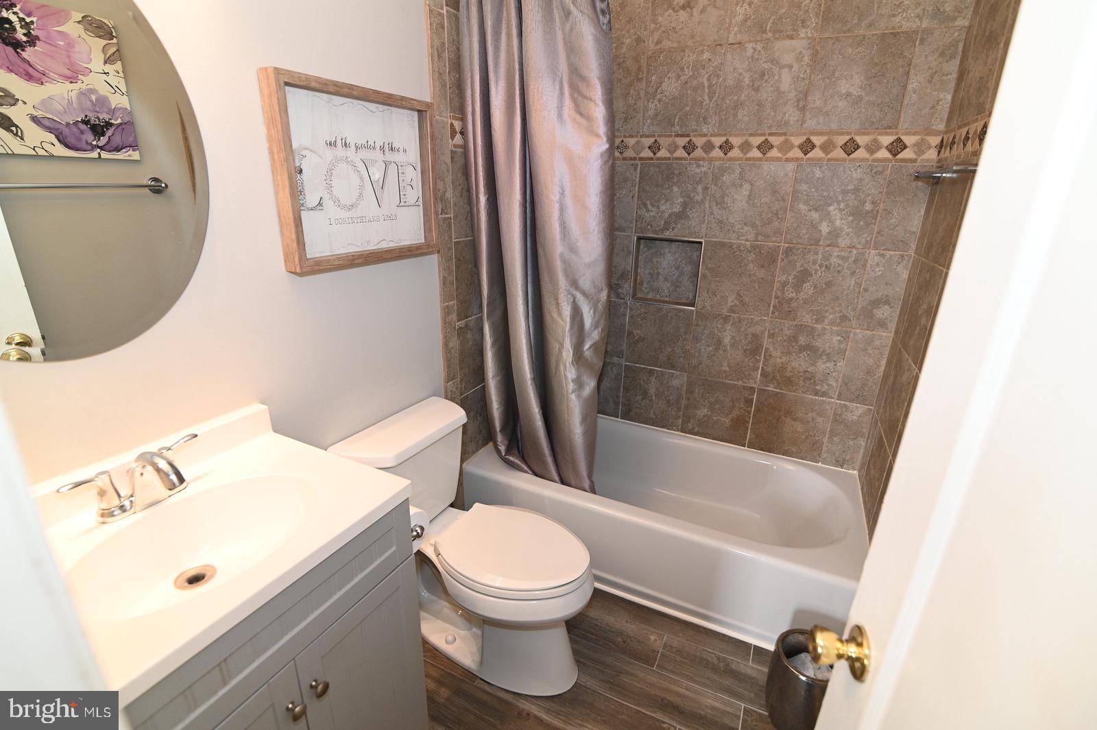 SOUTH HAMPTON - Residential