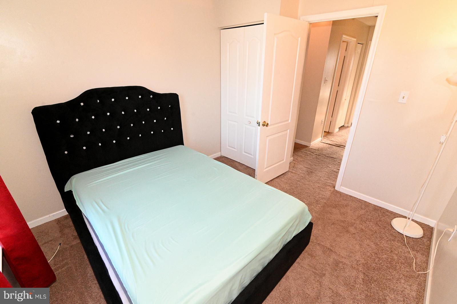 SOUTH HAMPTON - Residential