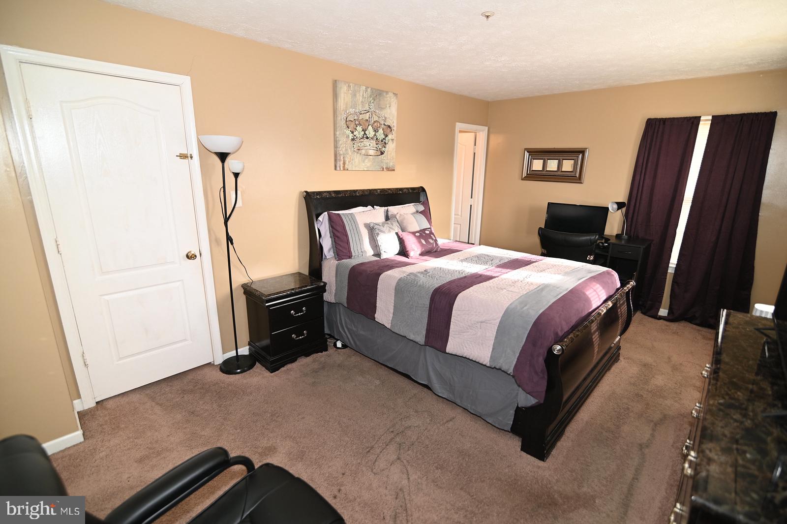 SOUTH HAMPTON - Residential