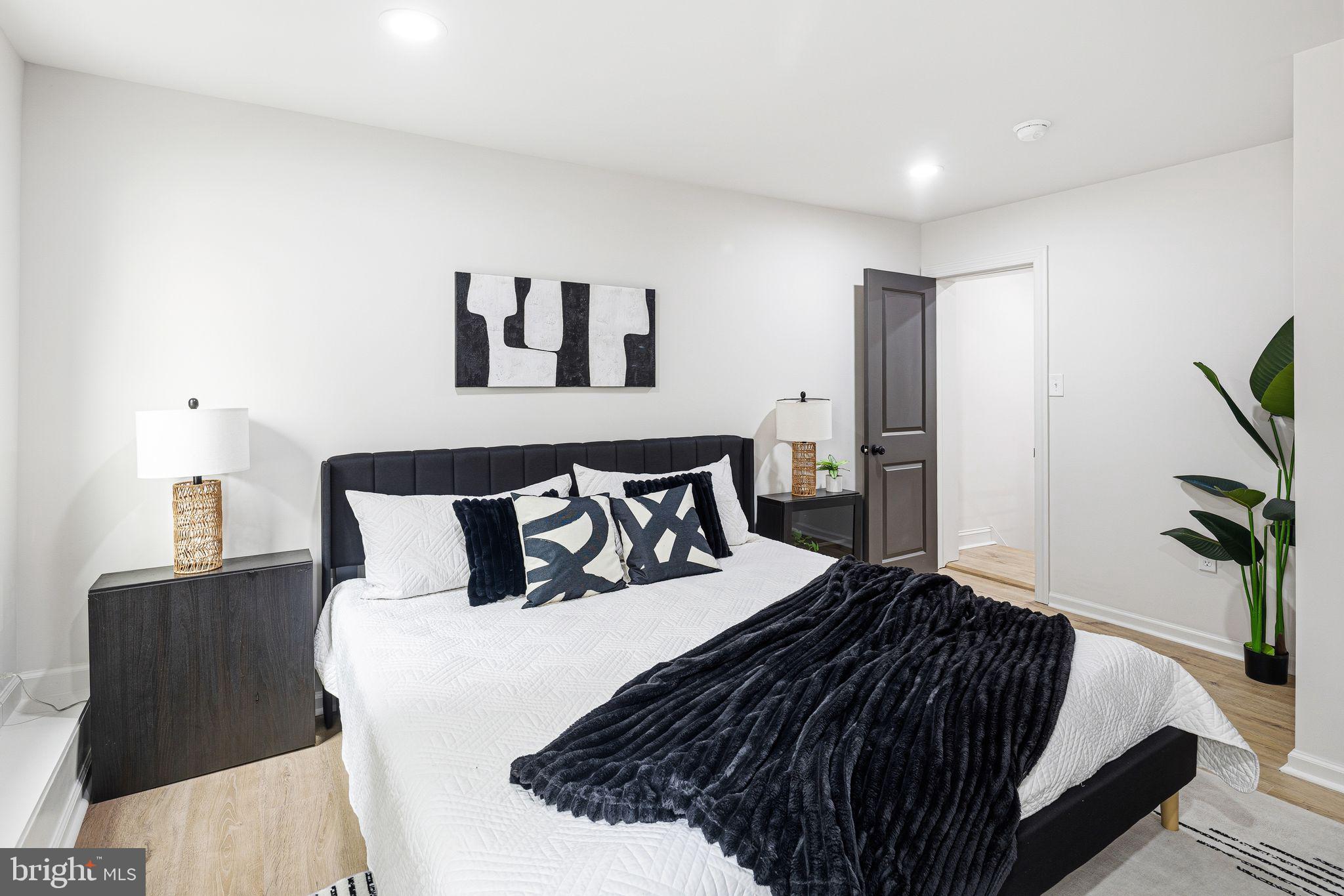 POINT BREEZE - Residential
