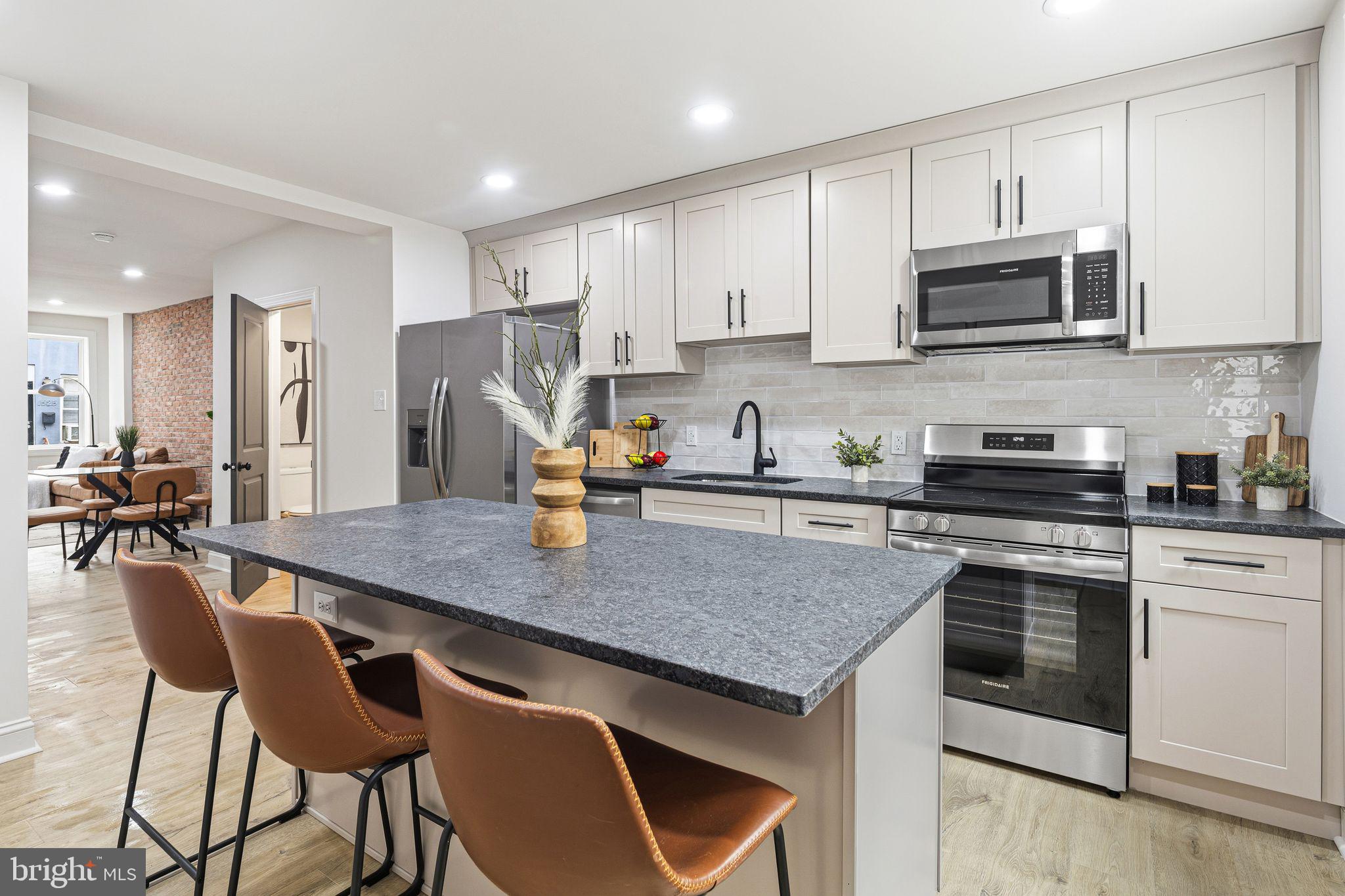 POINT BREEZE - Residential