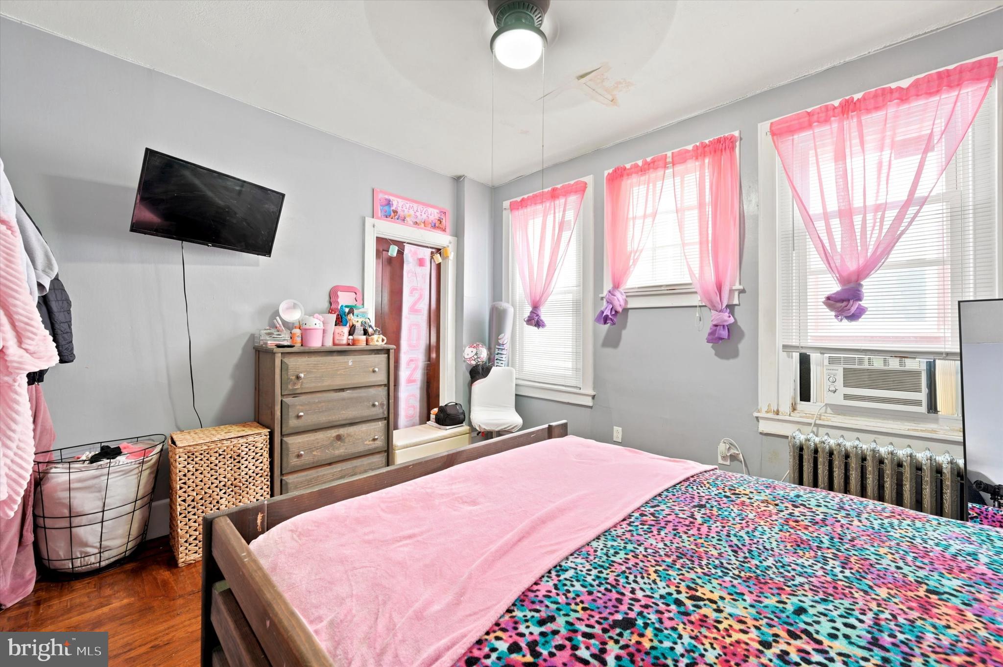 EAST OAK LANE - Residential